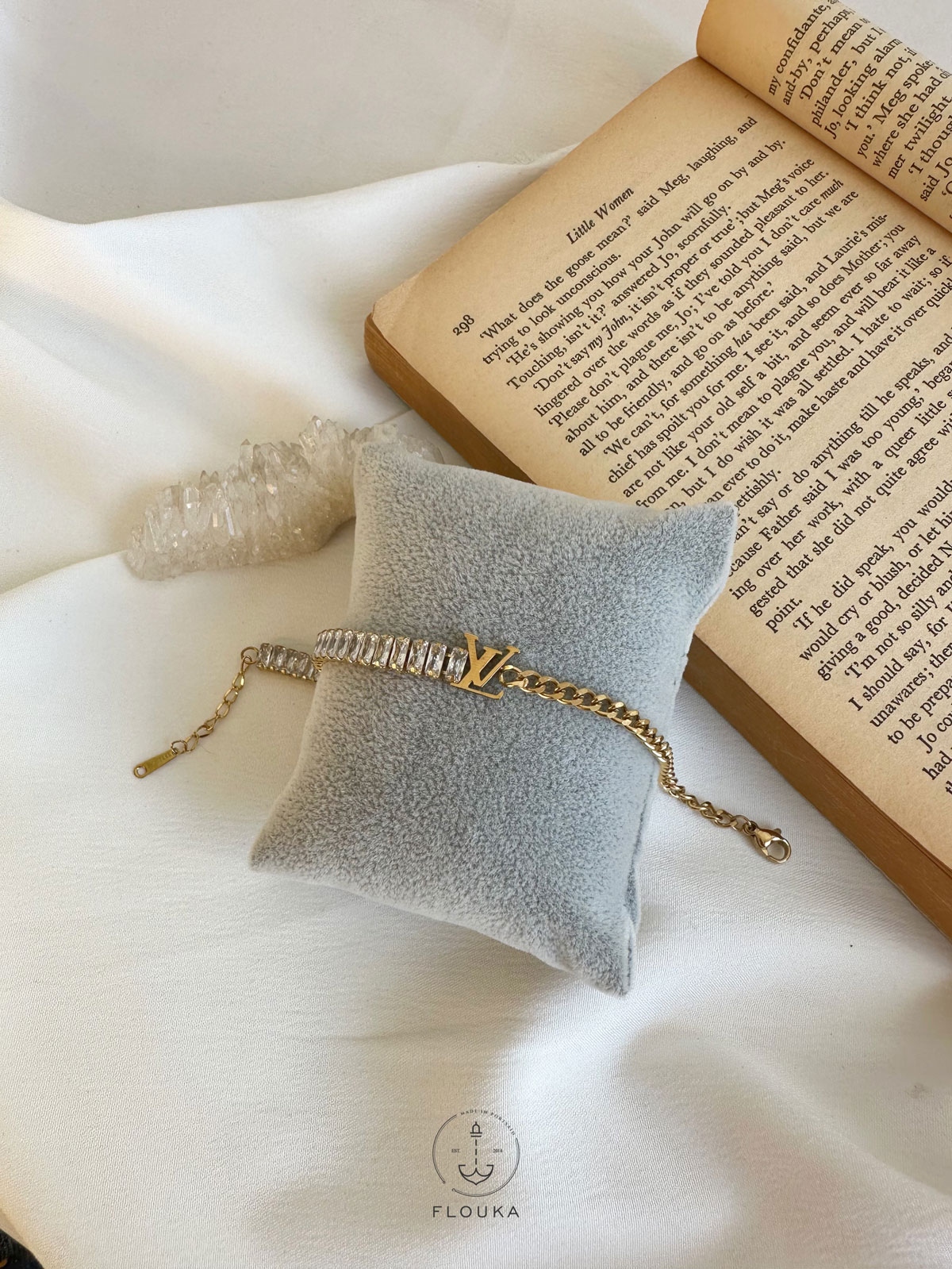 1694639507_B6-indoor-wb-9.jpg LV bracelet