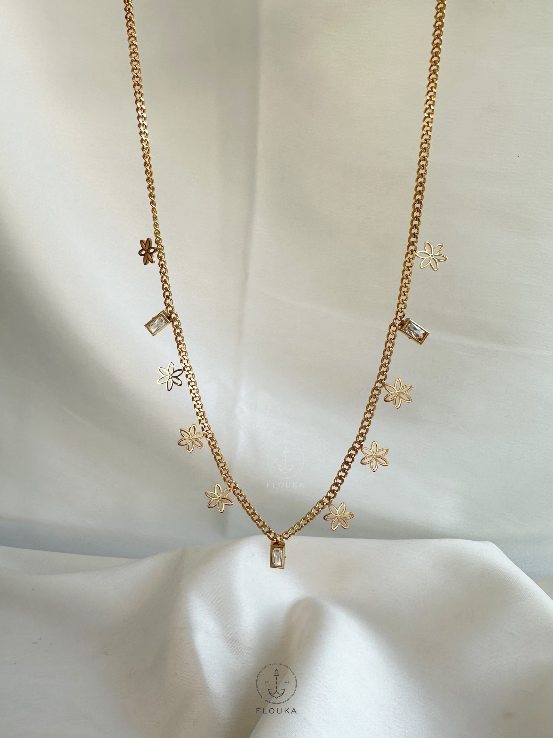 1694879284_Out201.jpeg rectangular necklace