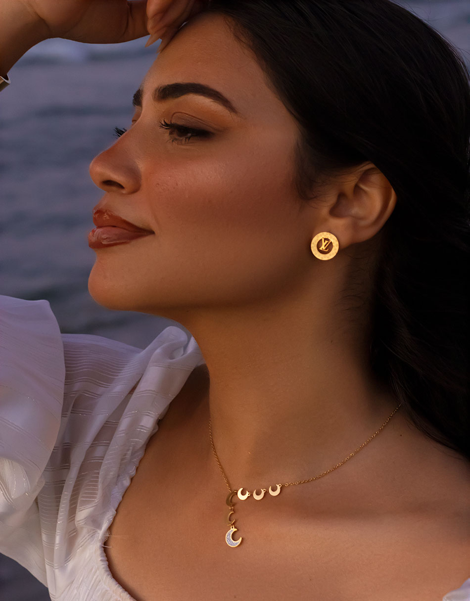 1698207693_IMG_1885.jpg crescent necklace