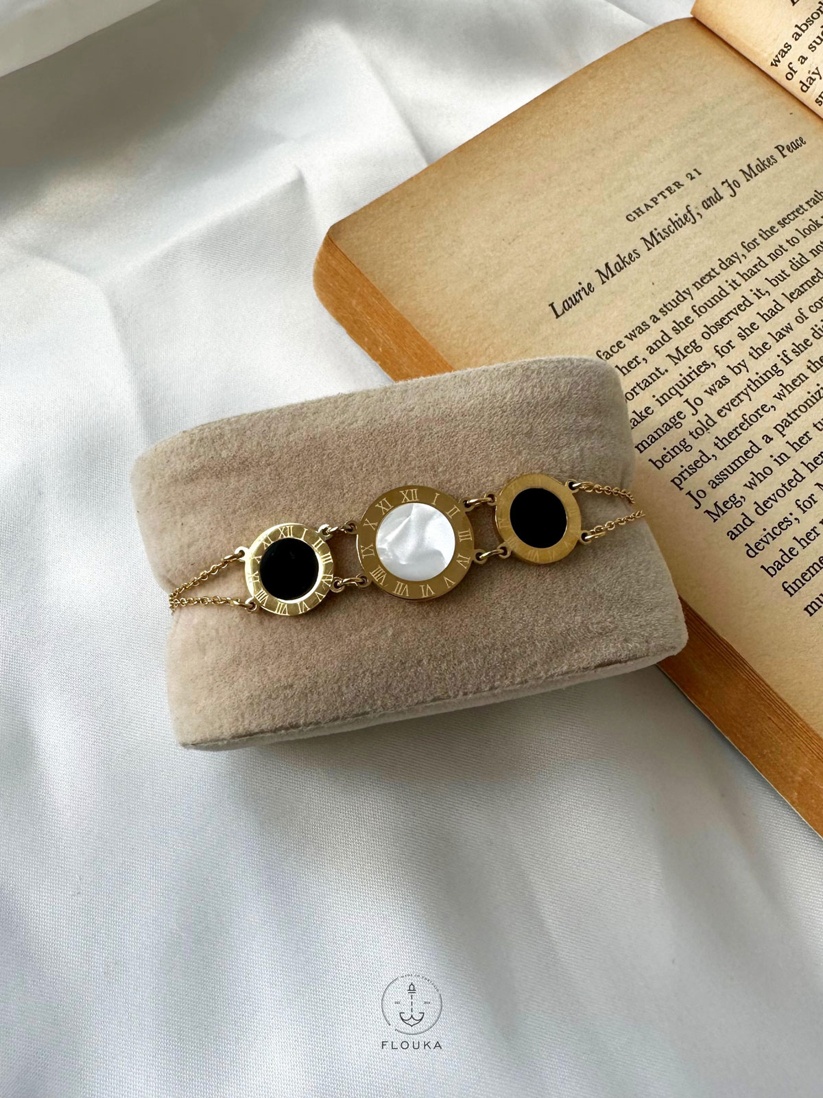 1708378233_b0107.jpg bulgari white and black bracelet