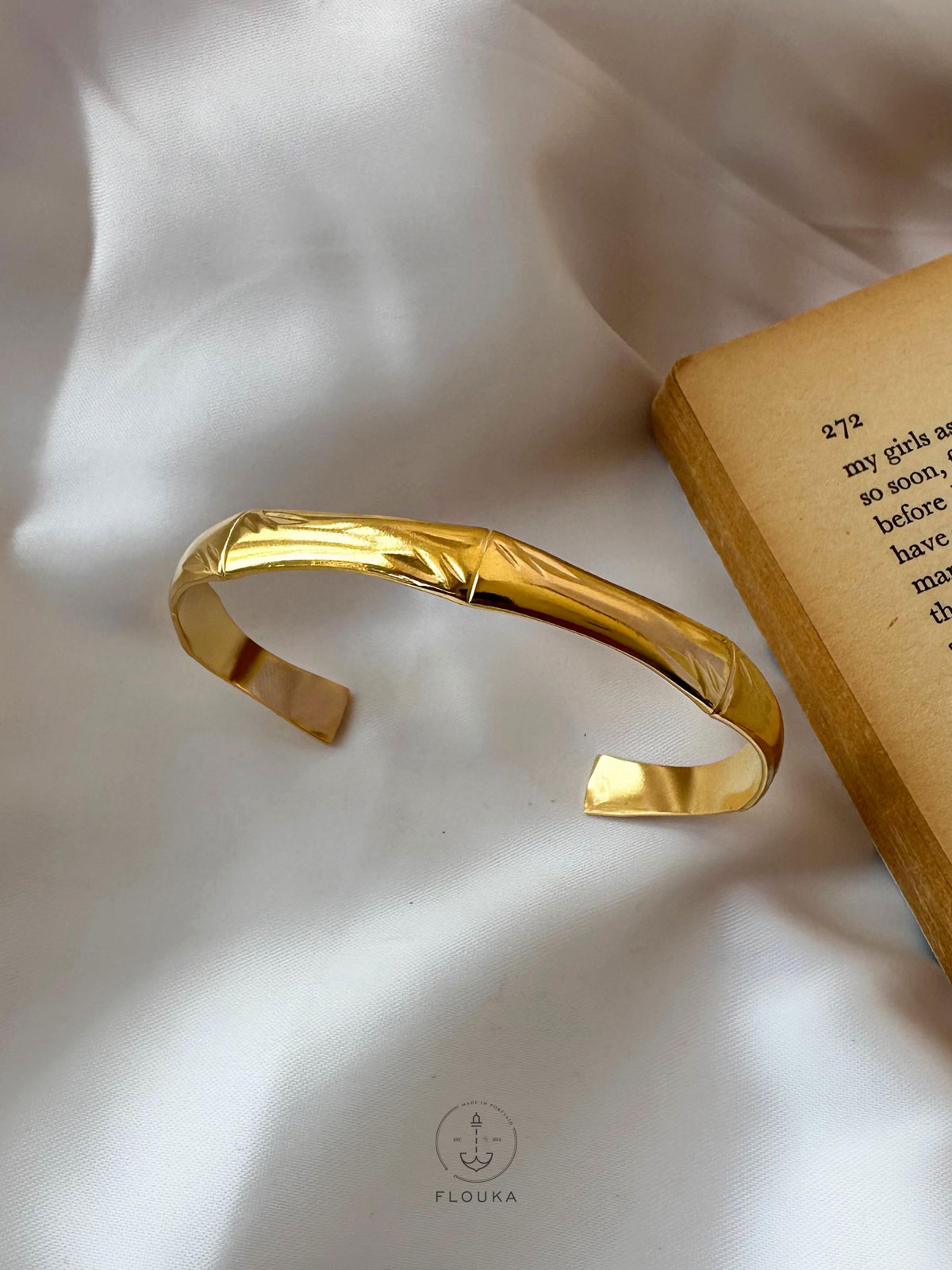 1708381584_O0065.jpg Smooth bone bracelet