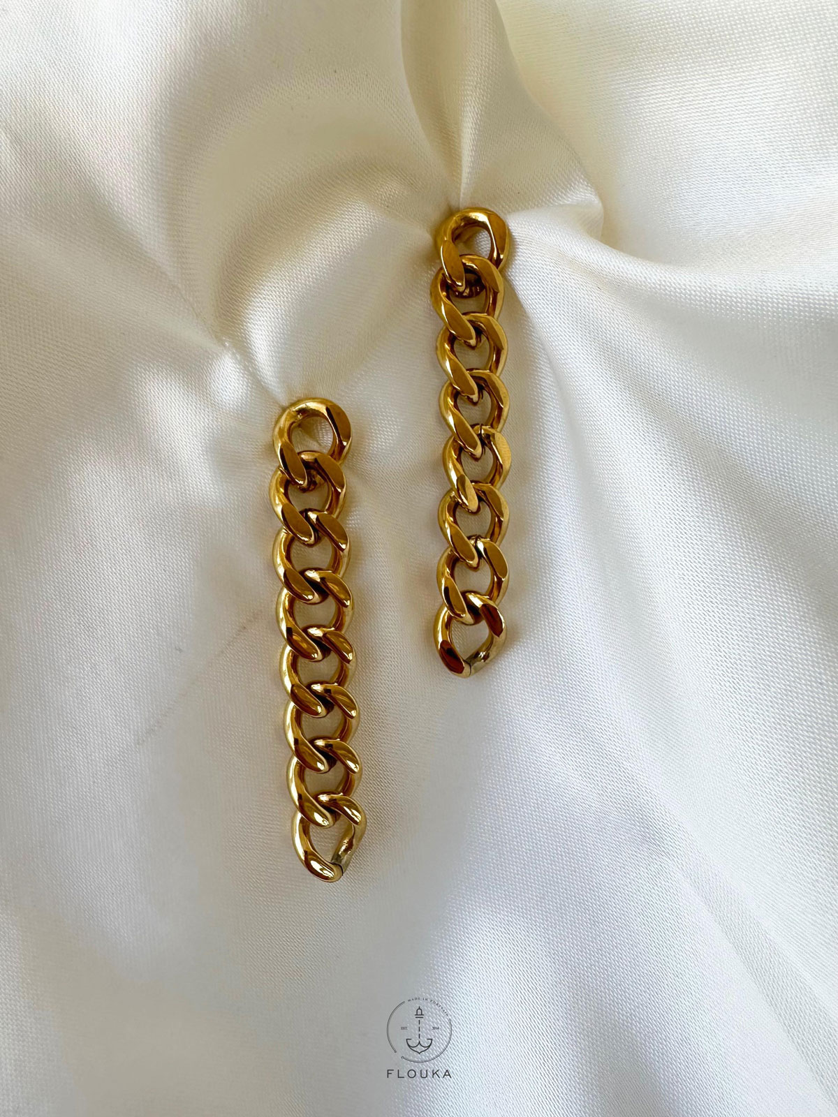 1708629288_E0123.jpg basic cartier chain