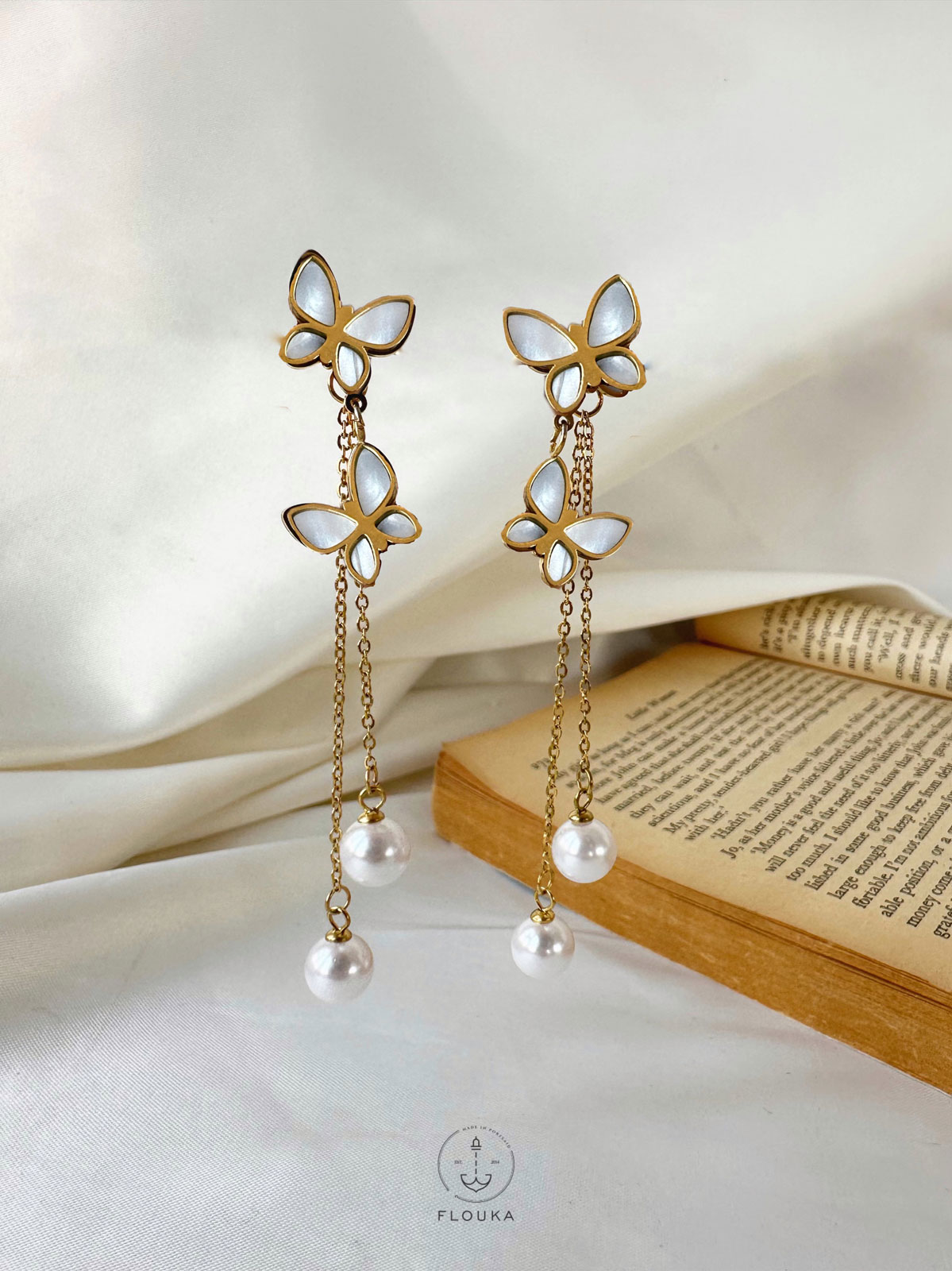 1710429105_2024_03_14_03_34_IMG_2900.jpg white butterflu with pearls