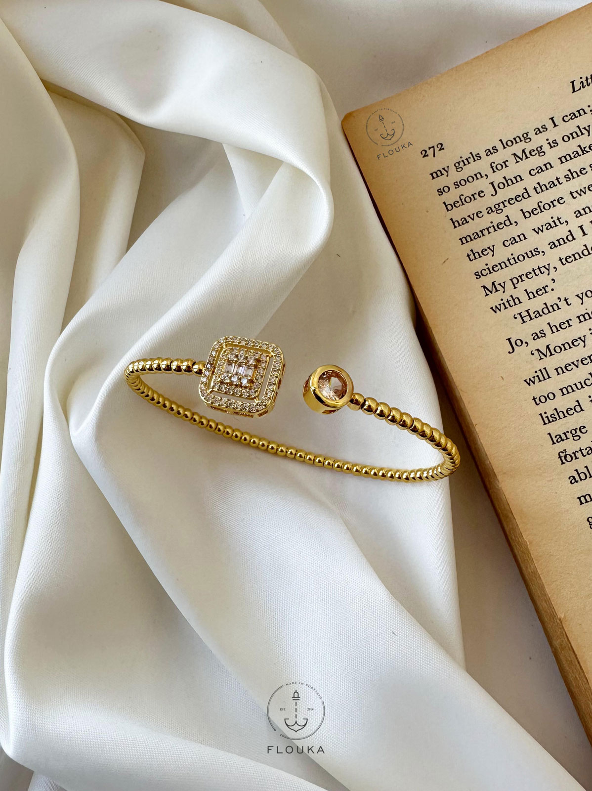 1710725723_o0086.jpg mix white crystal gold bracelet