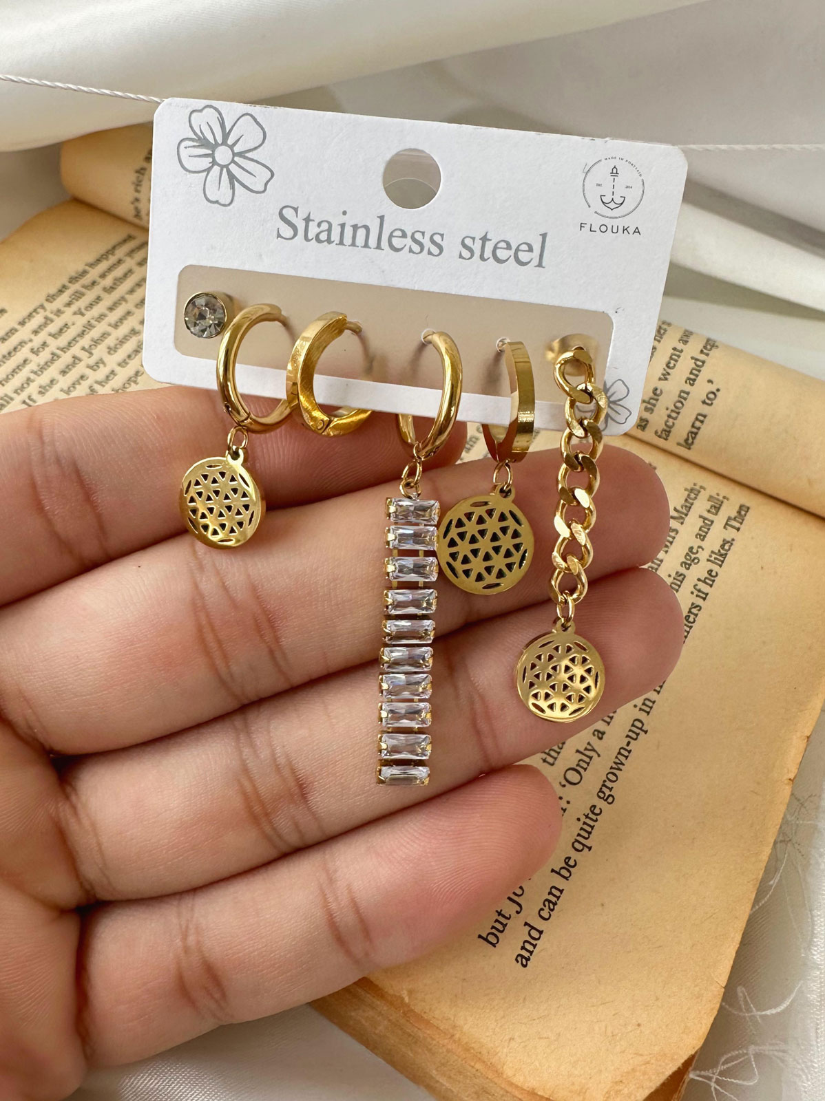 1711717374_e015028129.jpg gold card earrings
