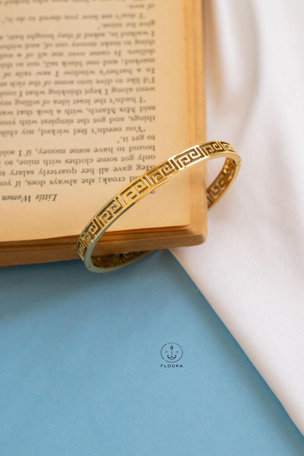 1714687018_O0155.jpg vercase gold bracelet