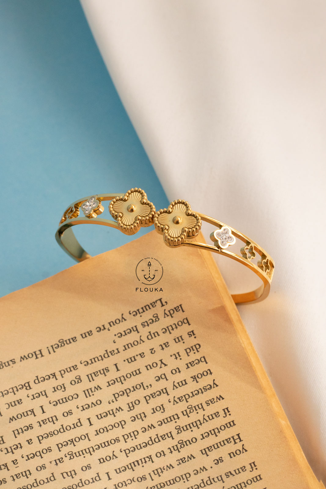 1714764148_o0174.jpg easy open vancleef bracelet