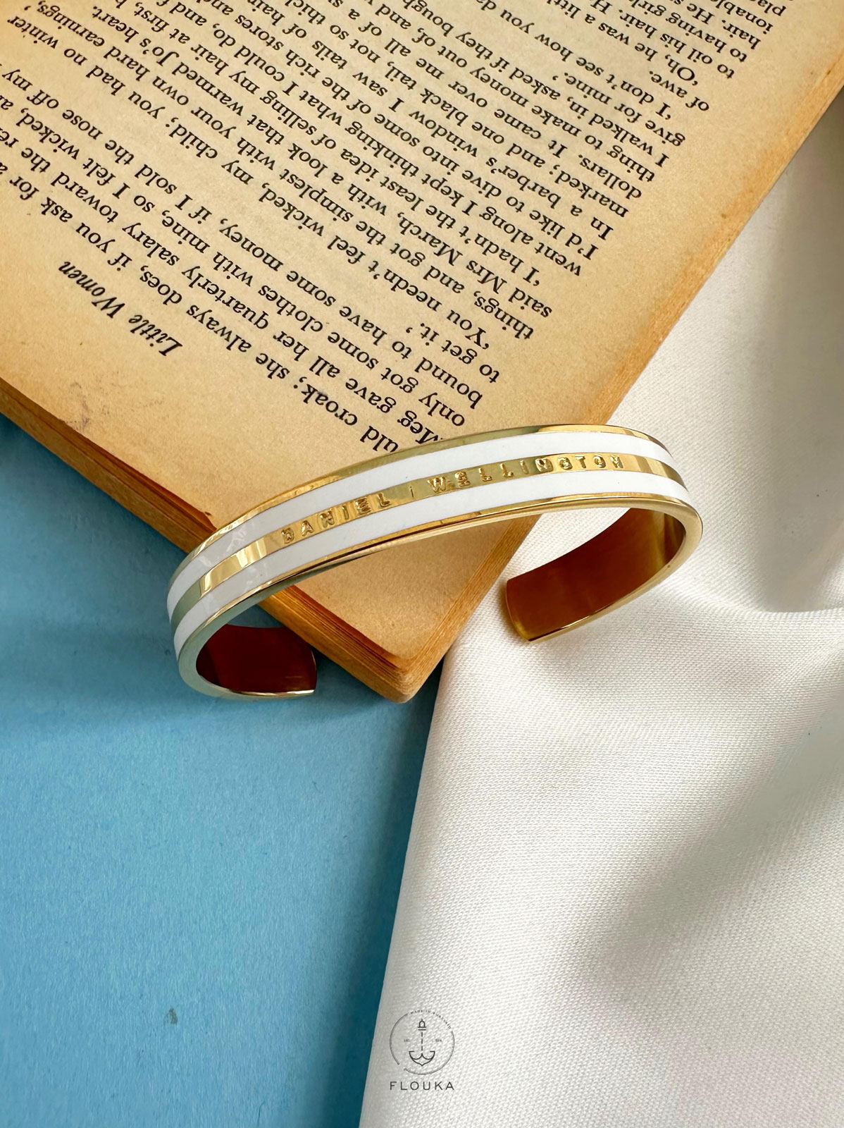 1714774595_O0167.jpg white gold bracelet