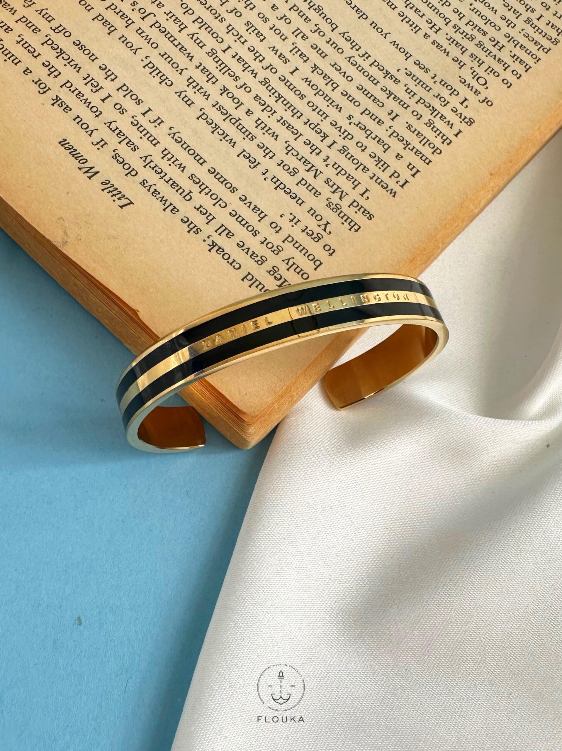 1714774696_O0166.jpg black gold bracelet