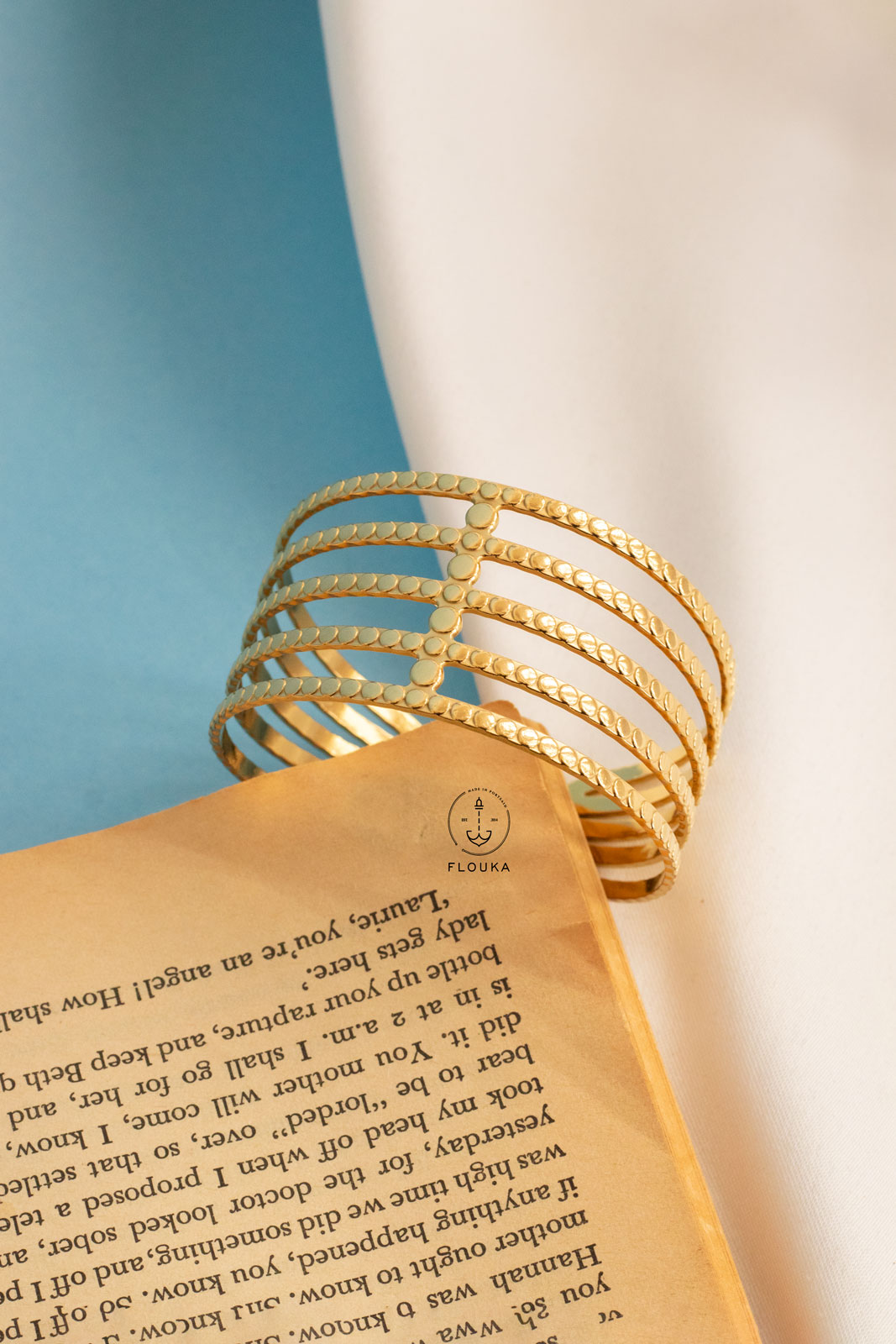 1714932071_O0194.jpg flexible gold bracelet