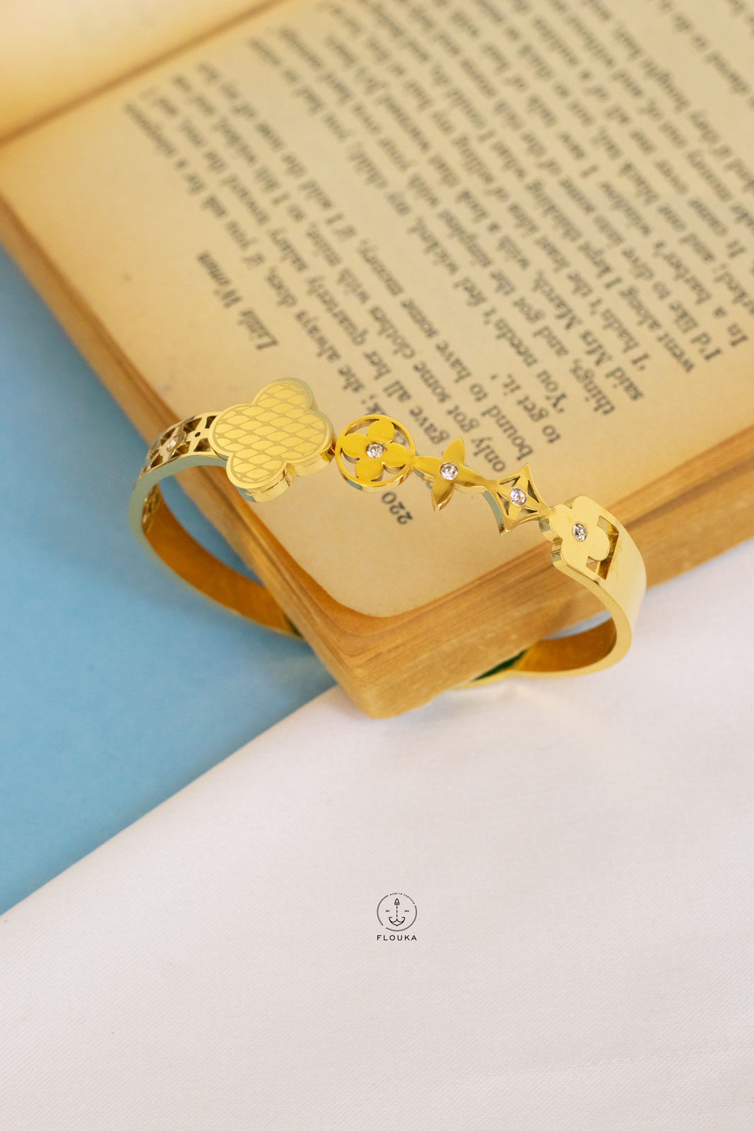 1715884899_o0203.jpg easy open vancleef straus bracelet