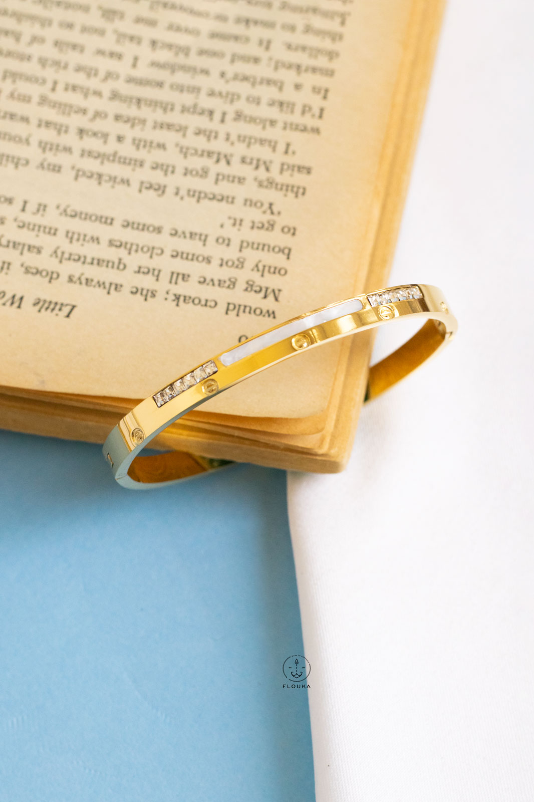 1715885392_o0201.jpg white straus cartier bracelet