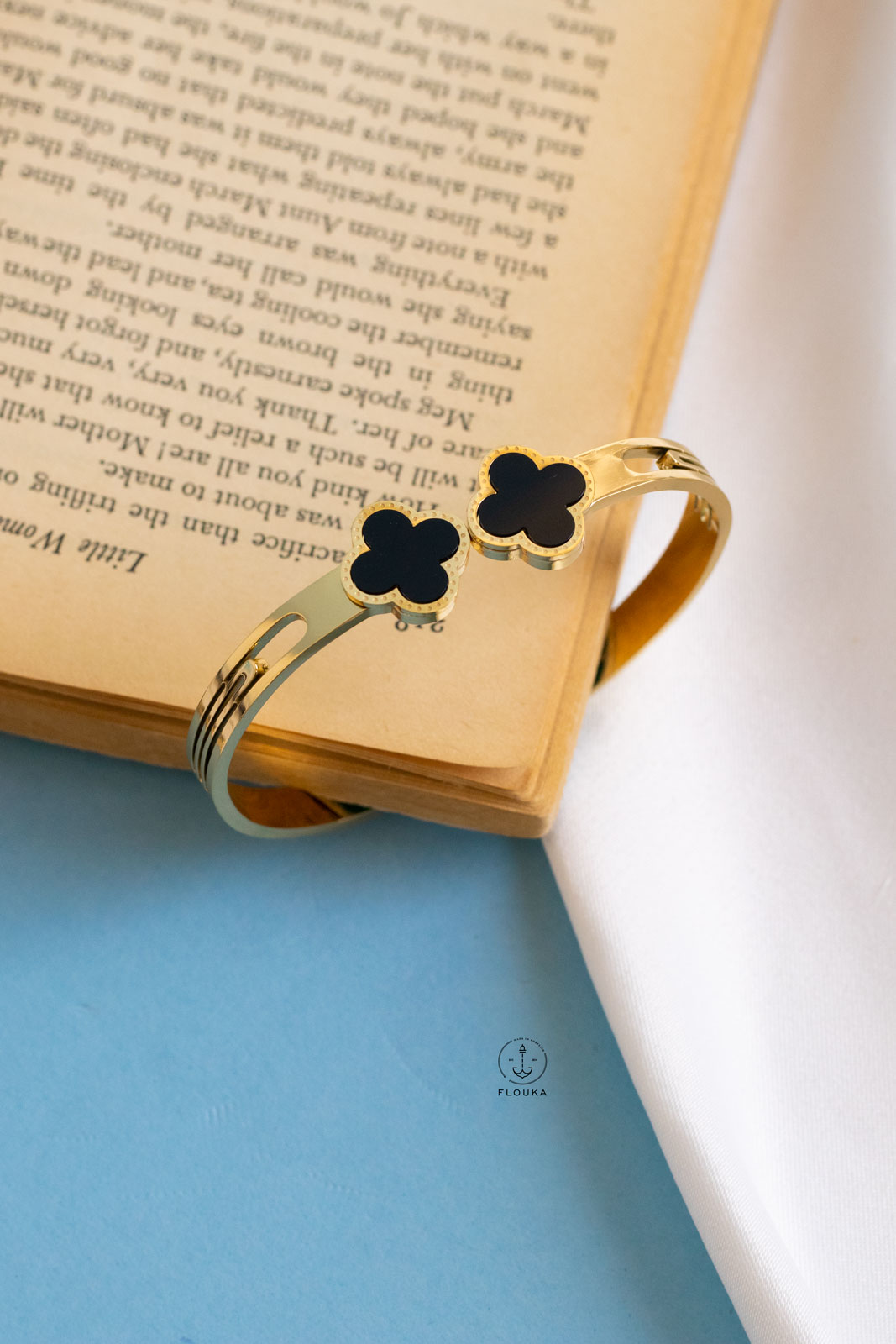 1715912182_o0206.jpg easy open vancleef bracelet