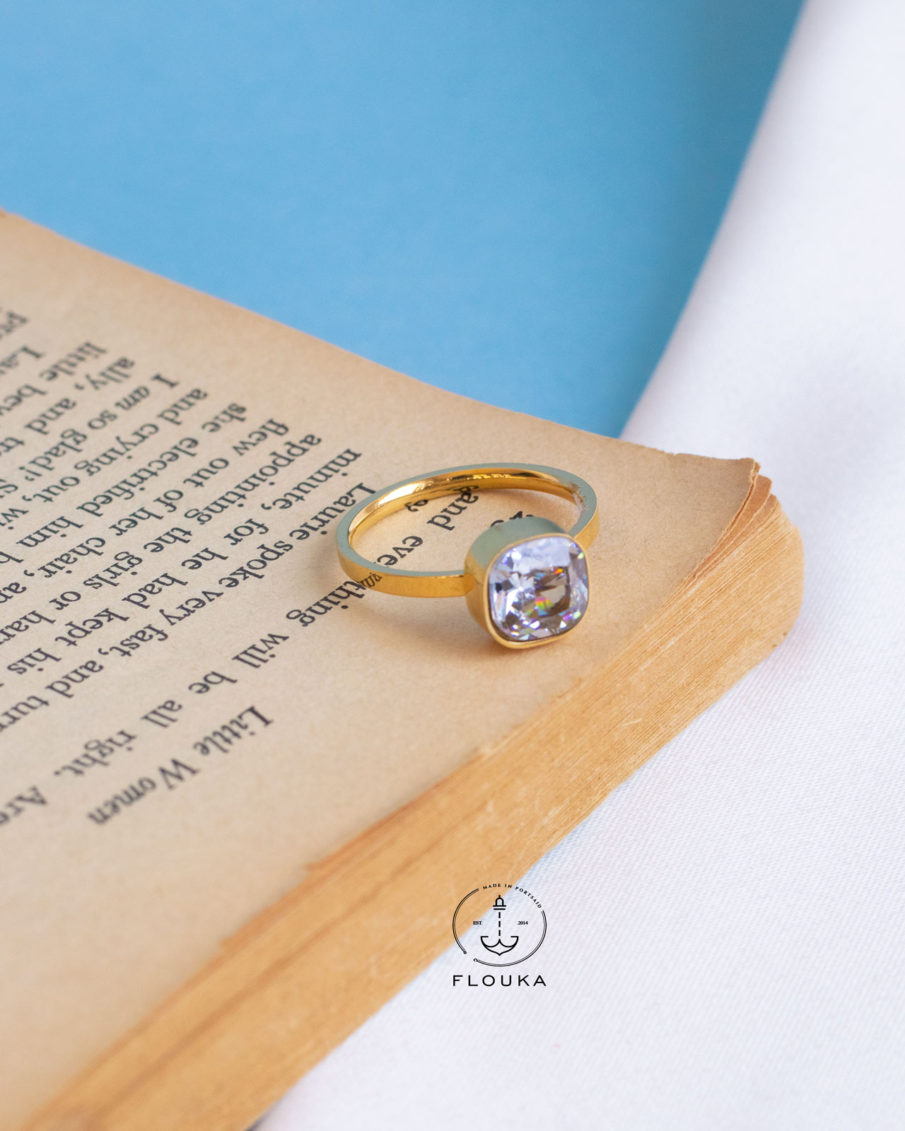 1716861075_r0211.jpg circle silver straus with golden ring