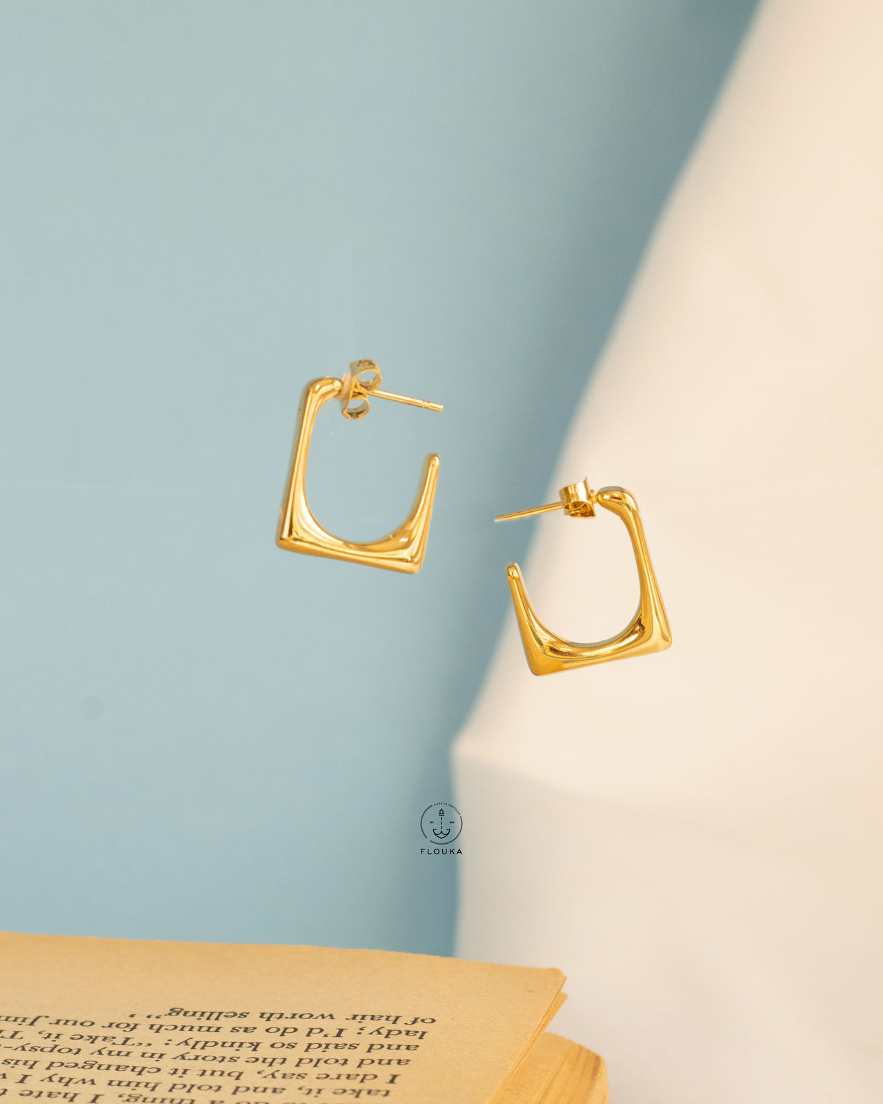 1718969343_e0285.jpg corner gold earrings