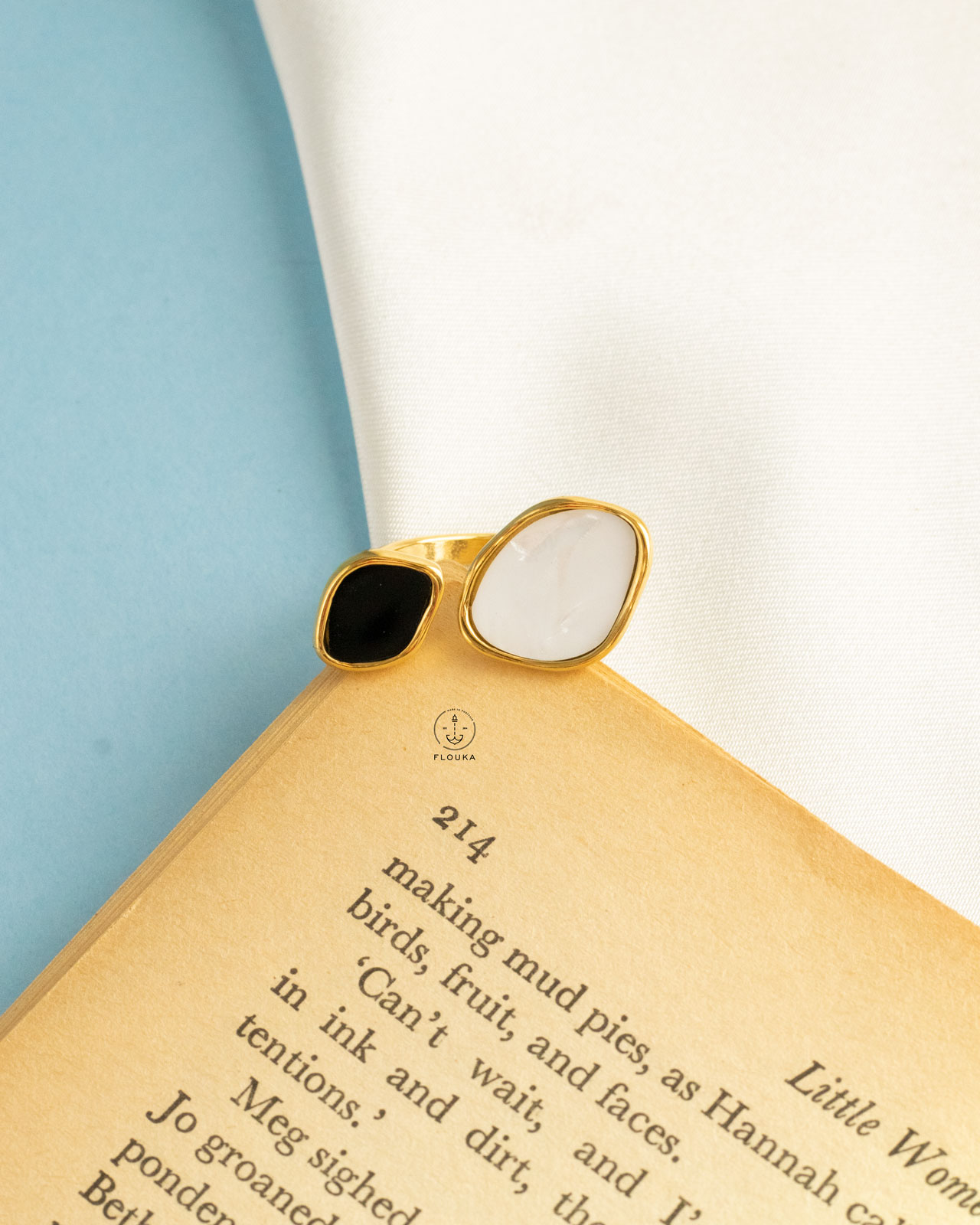 1719851418_r0252.jpg black & white gold ring