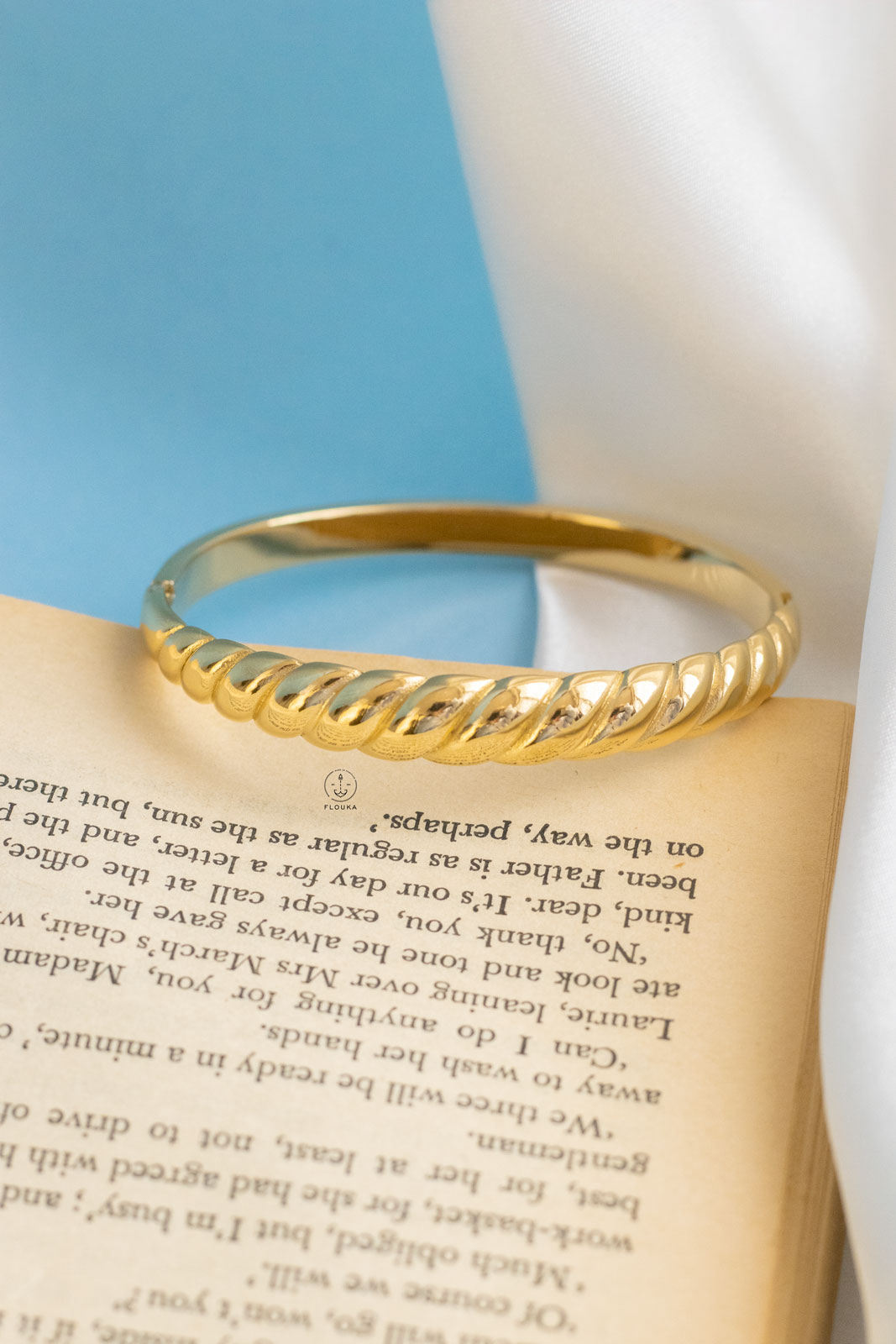 1720344092_o0256.jpg croissant gold bracelet