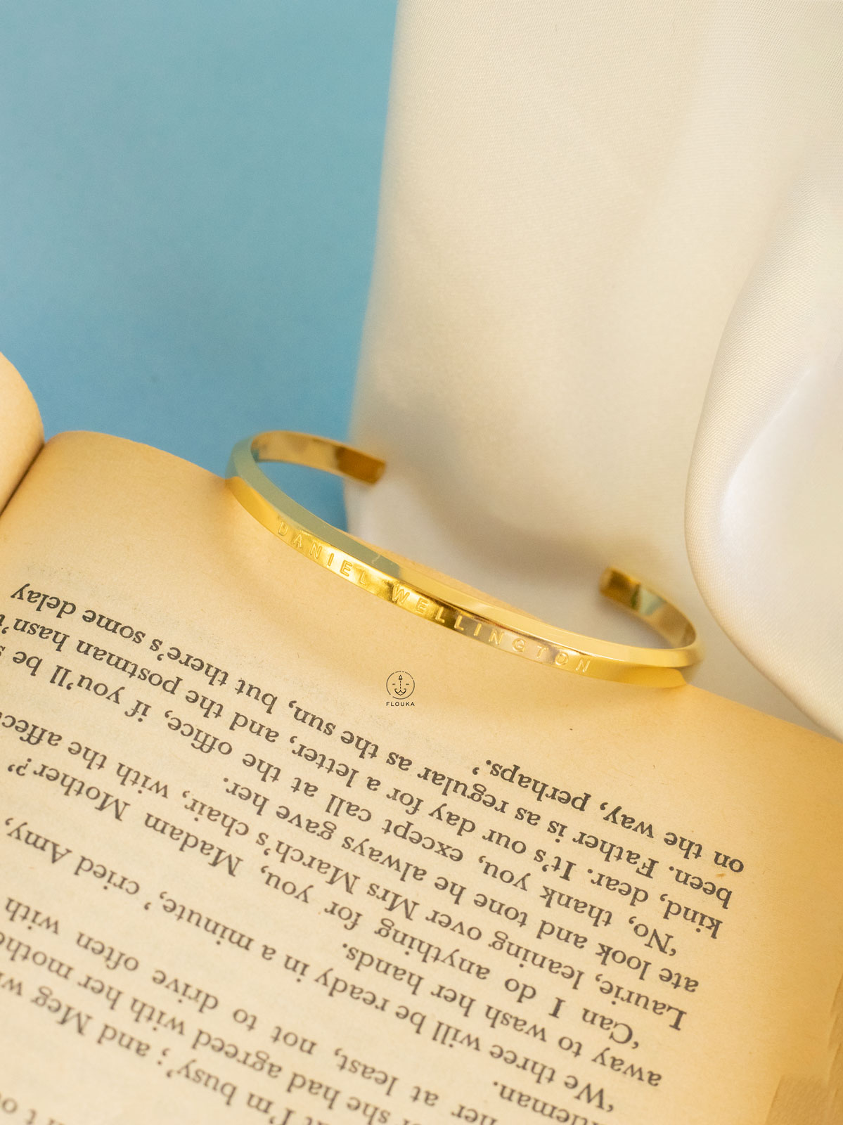 1720344153_o0258.jpg DANIEL WELLINGTON free size gold bracelet