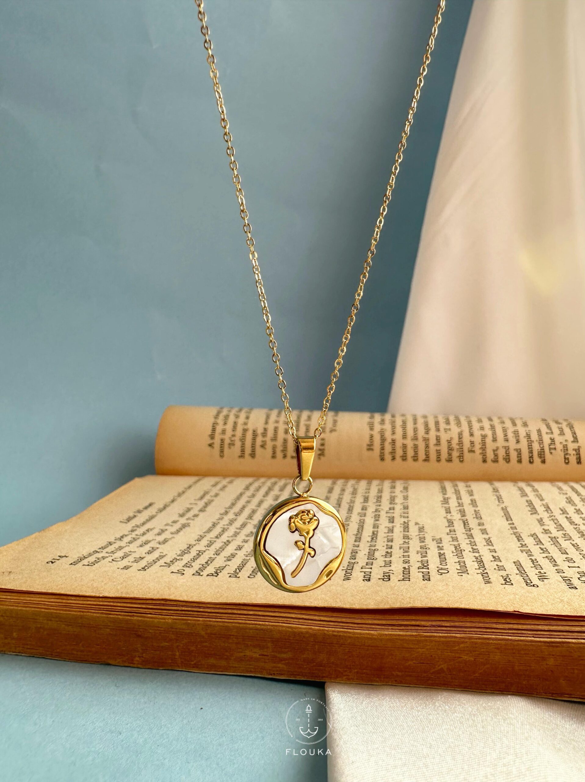 1720982960_n0241-new.jpg white flower circle necklace