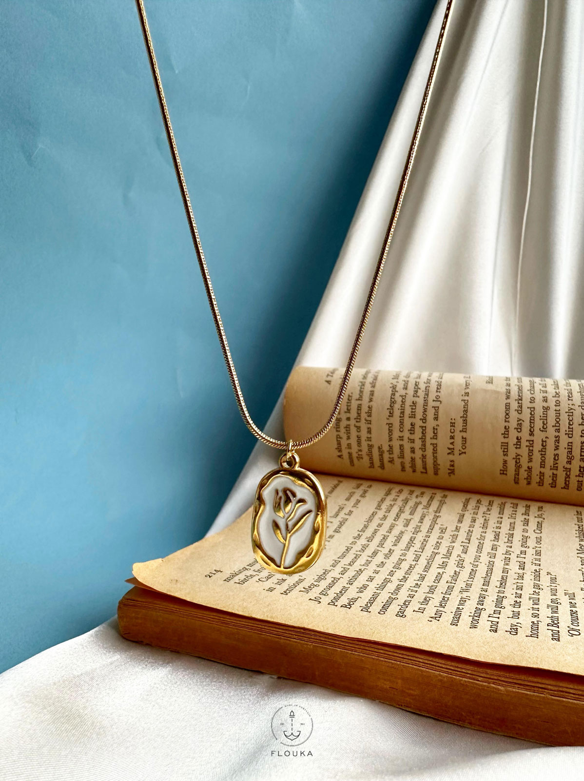 1721255769_n0546.jpg white flower necklace