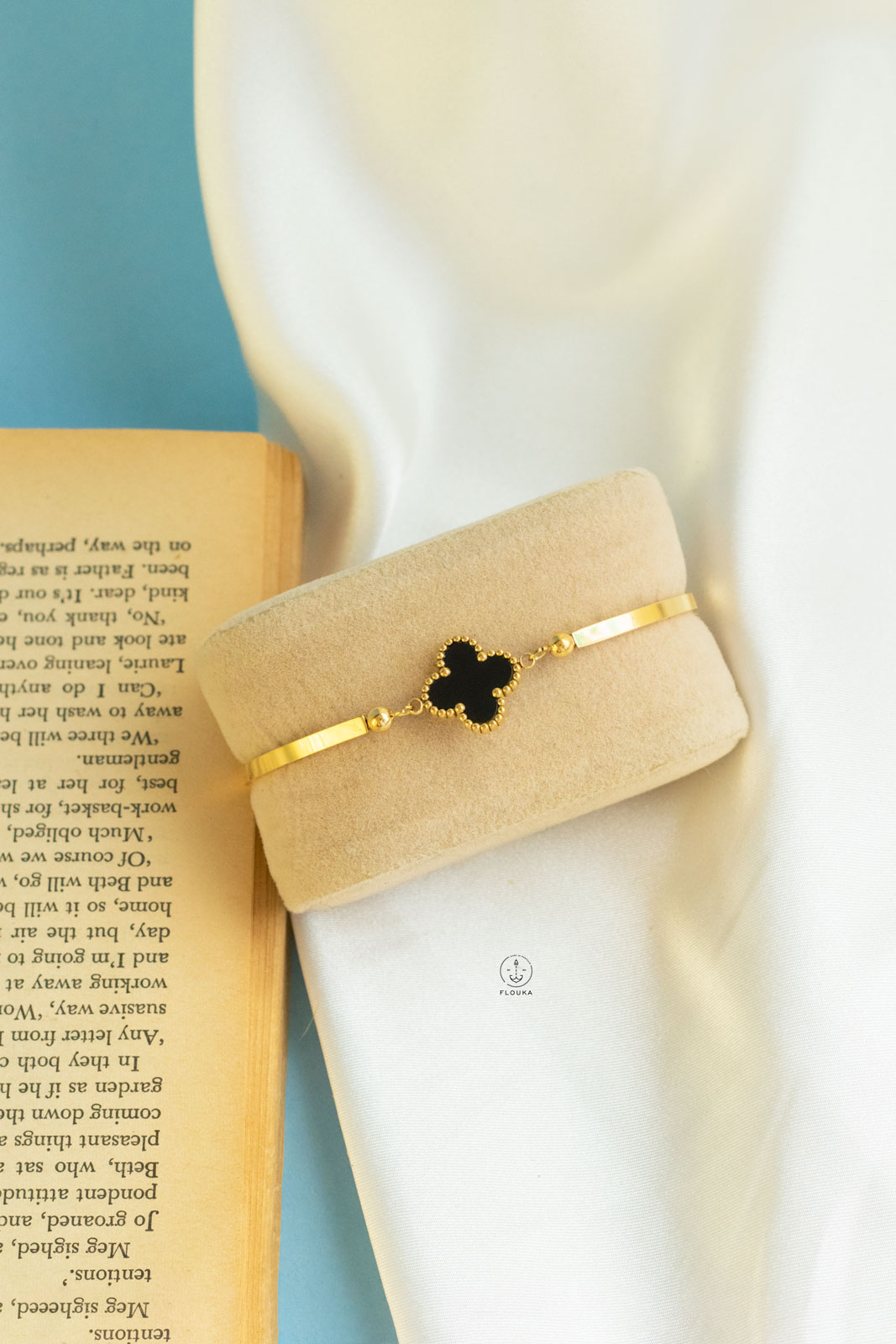 1722020730_b0187.jpg black vancleef gold bracelet