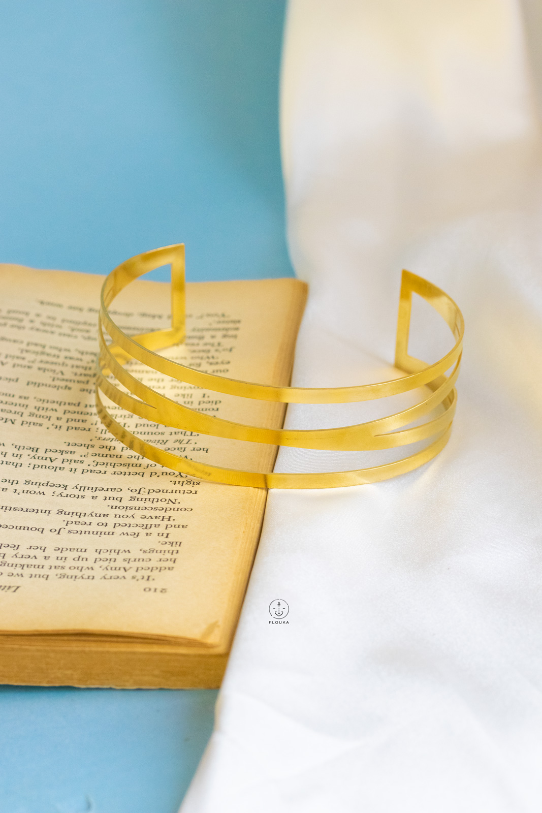 1723348169_o0300.jpg flat layers arm bracelet