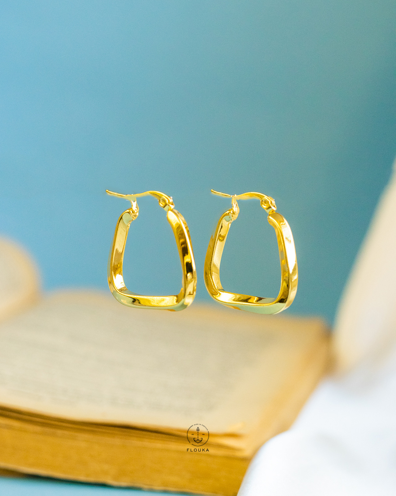 1725550122_e0411.jpg square gold earrings