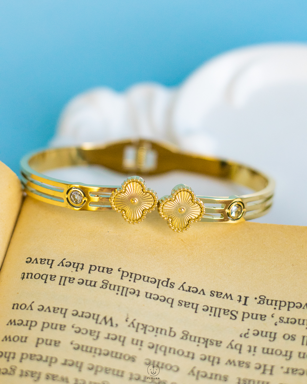 1728727327_o0380.jpg easy open vancleef bracelet