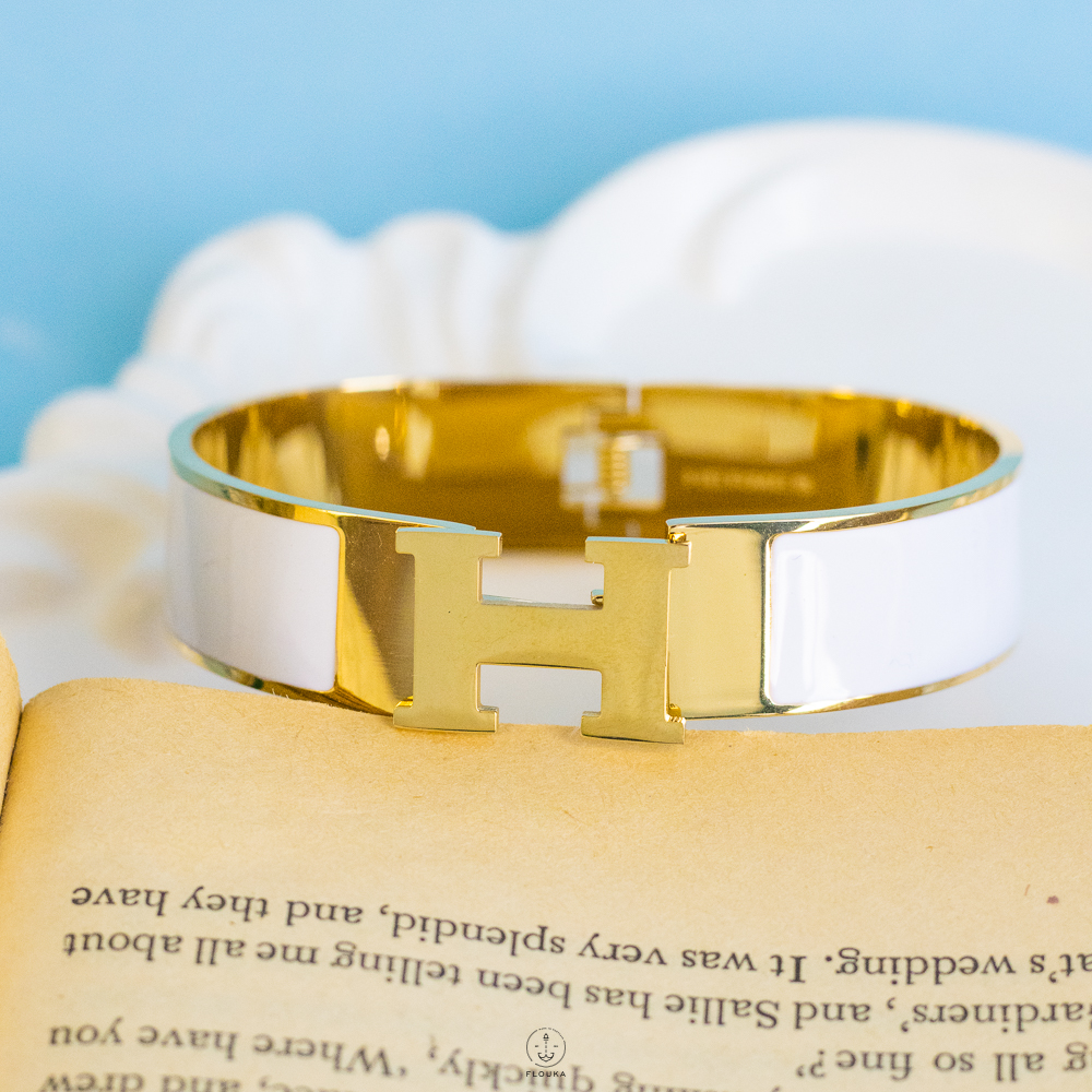 1728914633_o0387.jpg wide white herms bracelet