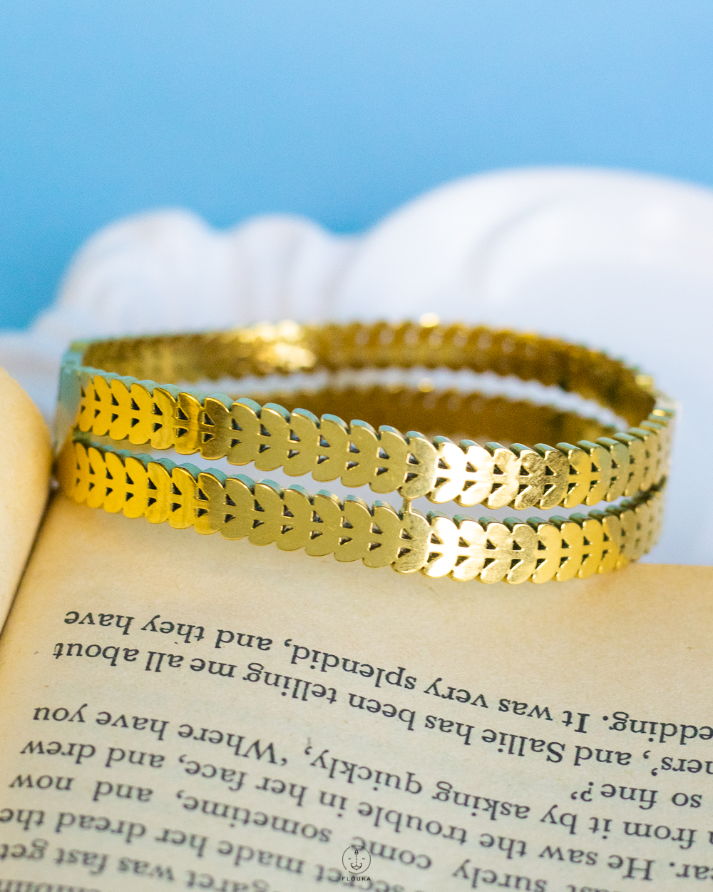 1729026897_o0061.jpg gold royal bracelet