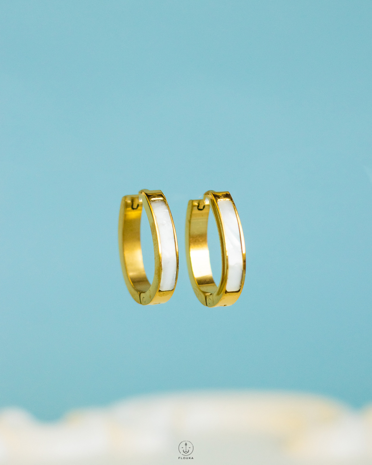 1729608639_e0436.jpg gold white seashell circle earrings