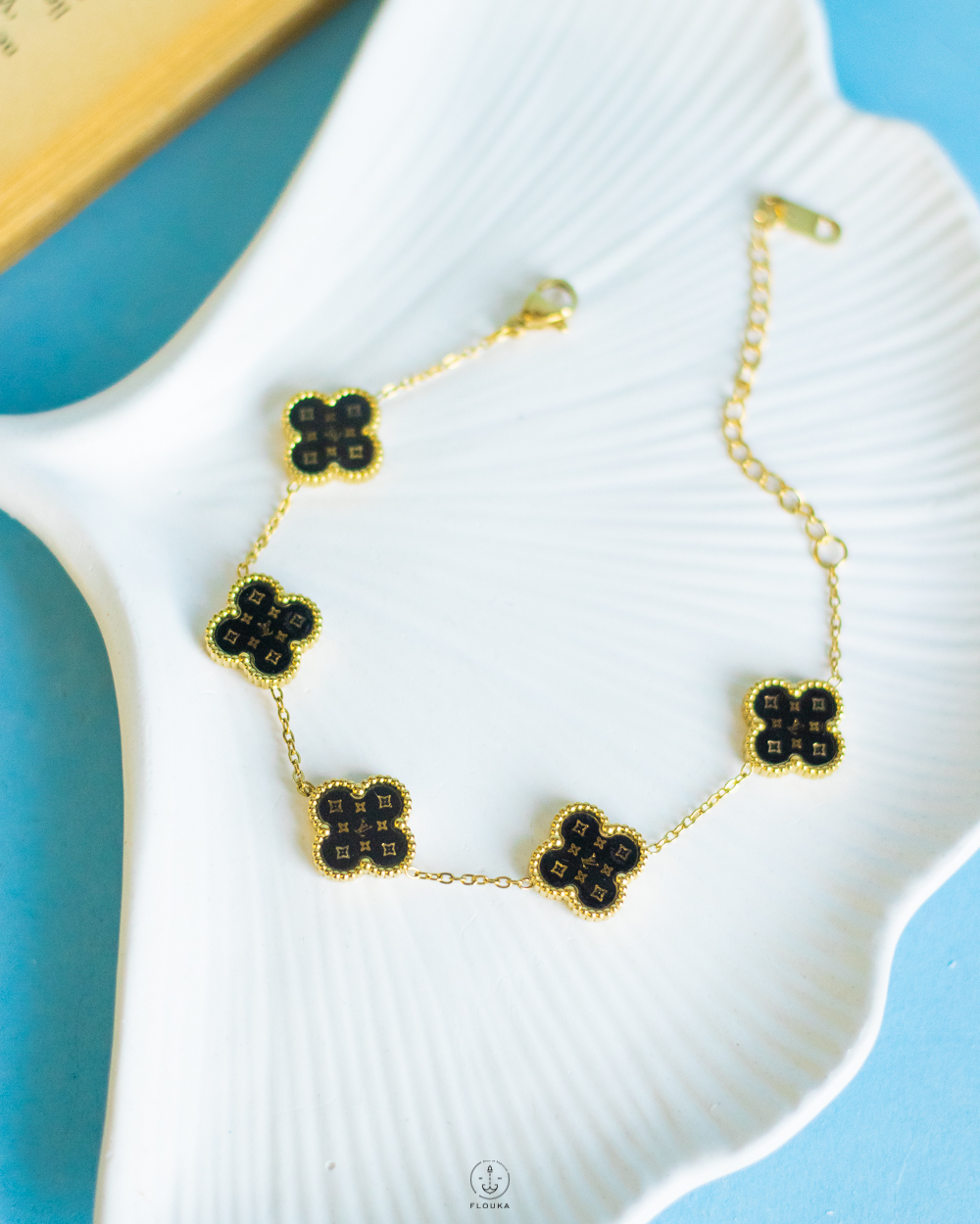 1729611401_b0421.jpg black vancleef bracelet with trademark LV