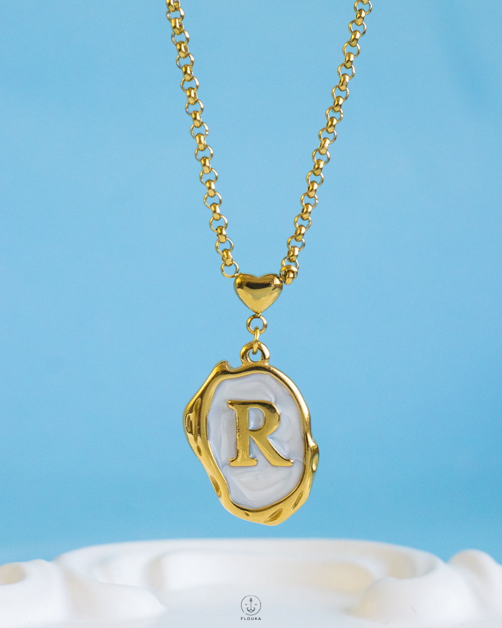 1731243086_N0977.jpg white Resin letter R necklace