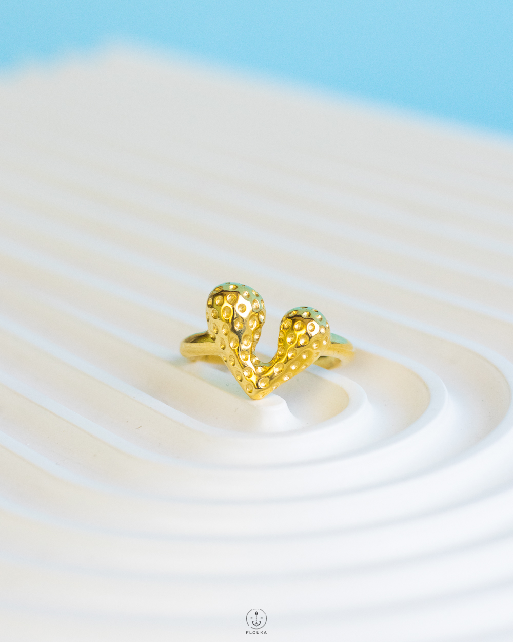 1731764467_r0440.jpg gold heart straus ring