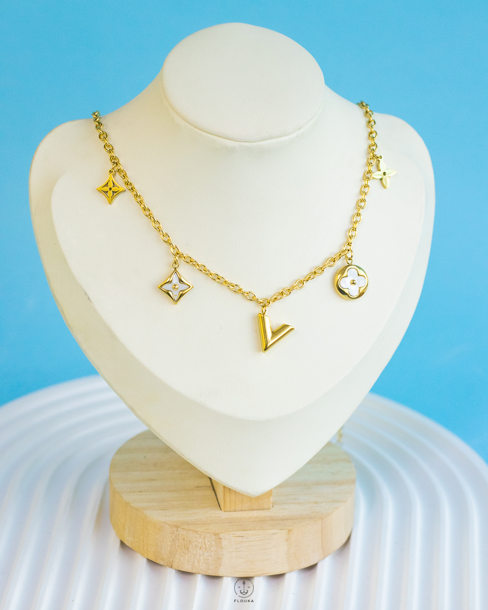 1731913872_N02092028129.jpg white lv necklace V