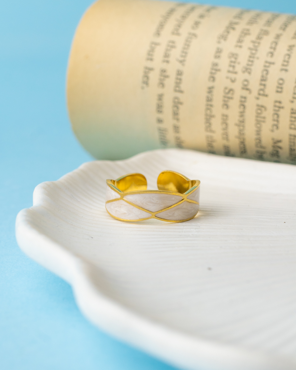 1732955410_r0419.jpg free size white ring