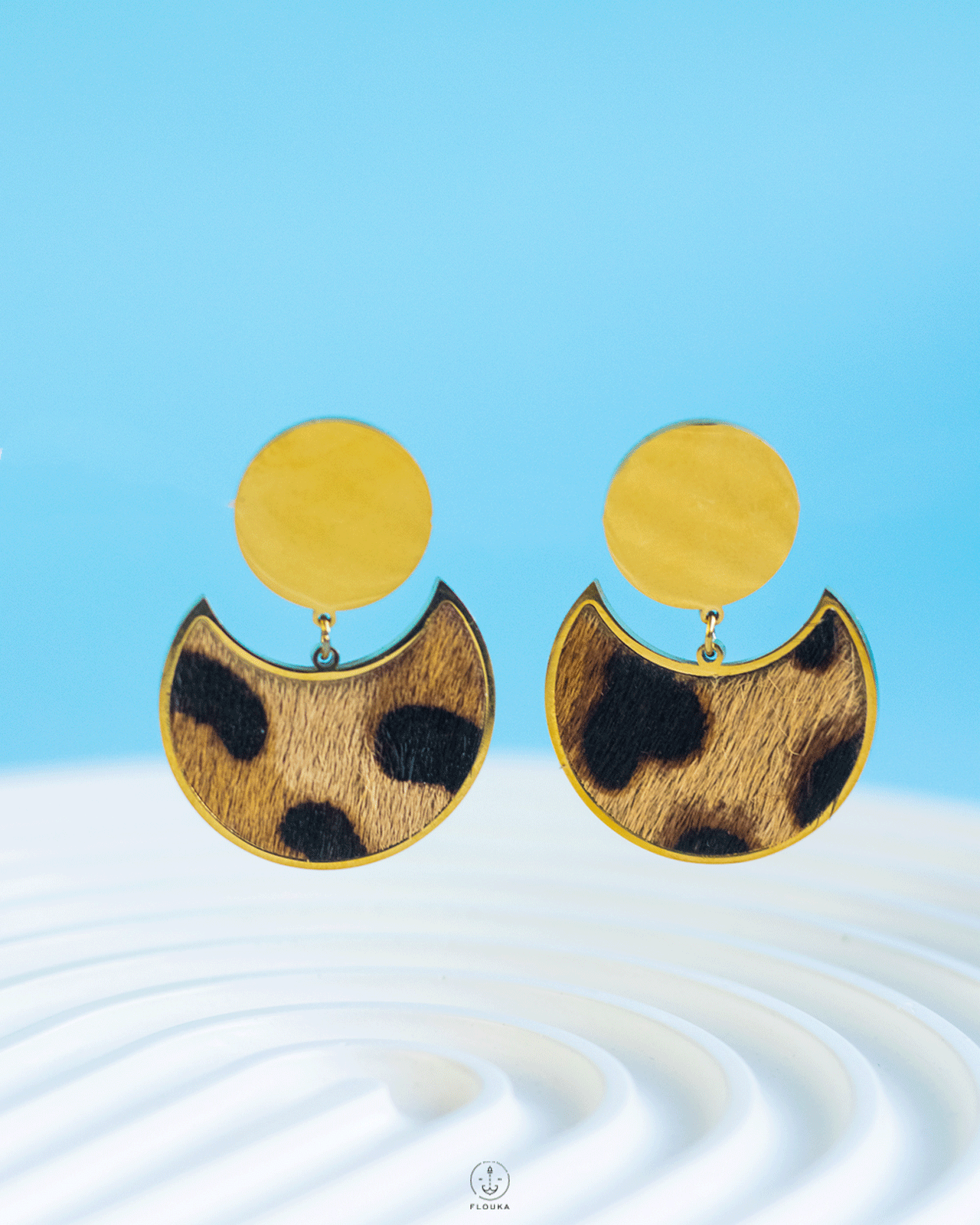 1732796526_e0453.png gold tiger crescent earrings