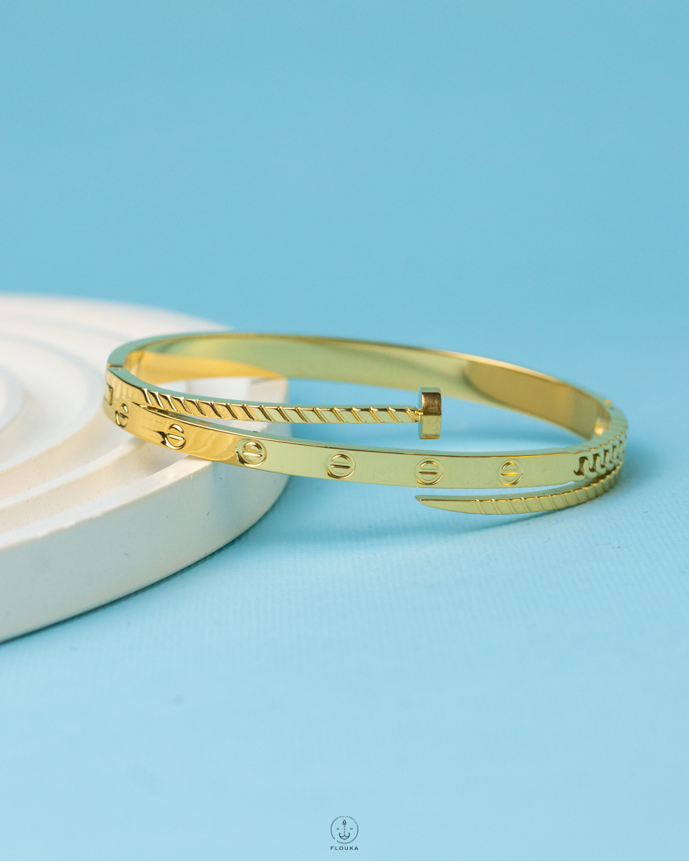 1735308625_O0414.jpg gold nail cartier bracelet