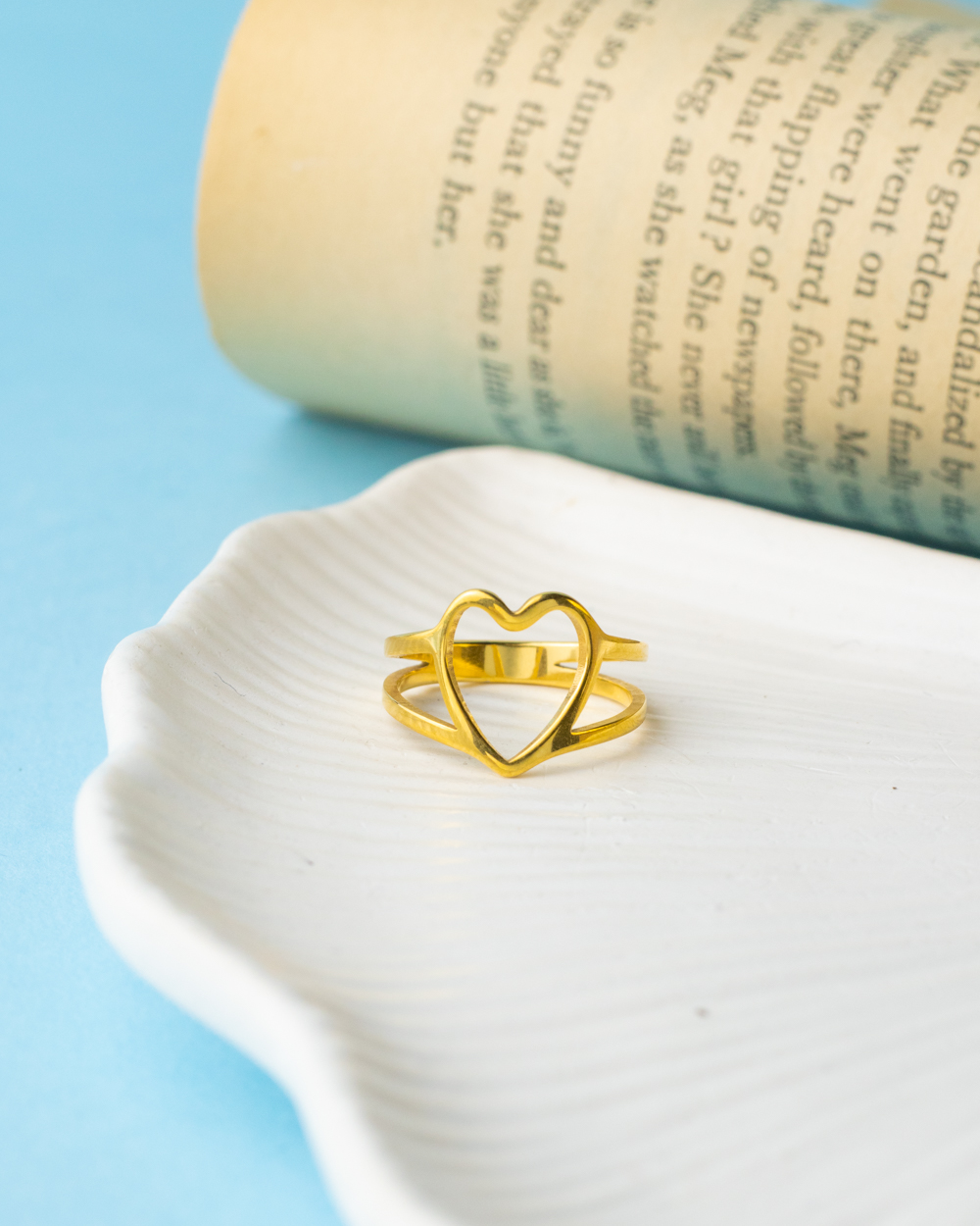 1737242506_r0275.jpg trendy heart gold ring