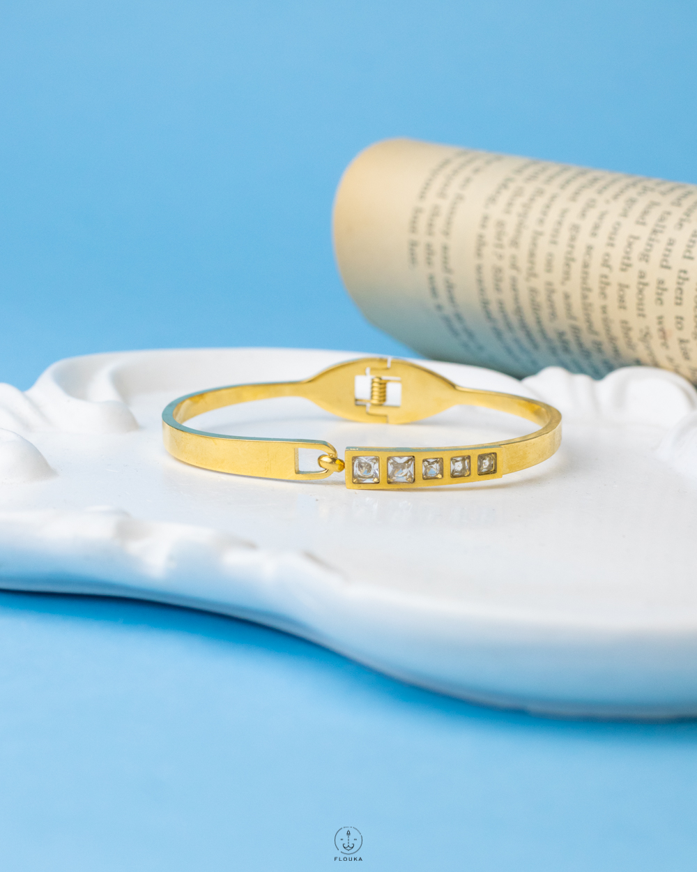 1736298850_o0181new.jpg easy open white straus bracelet