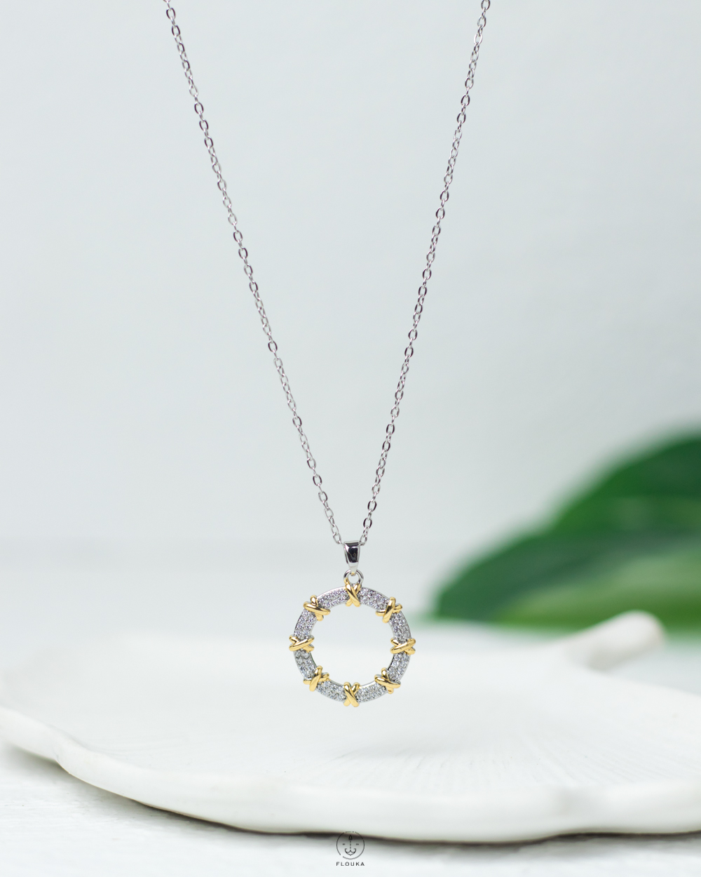 1738744071_n1124.jpg circle straus silver necklace