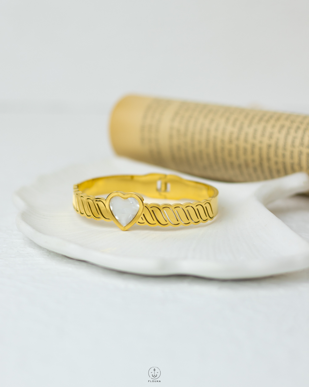 1738744951_o0443.jpg white heart bracelet