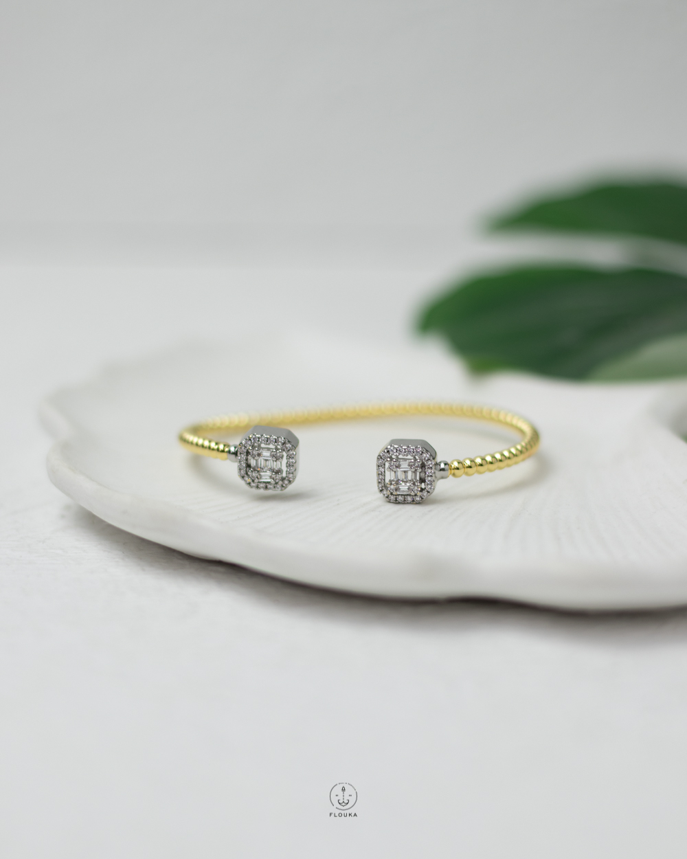 1739823931_o0469-7.jpg double diamond gold bracelet