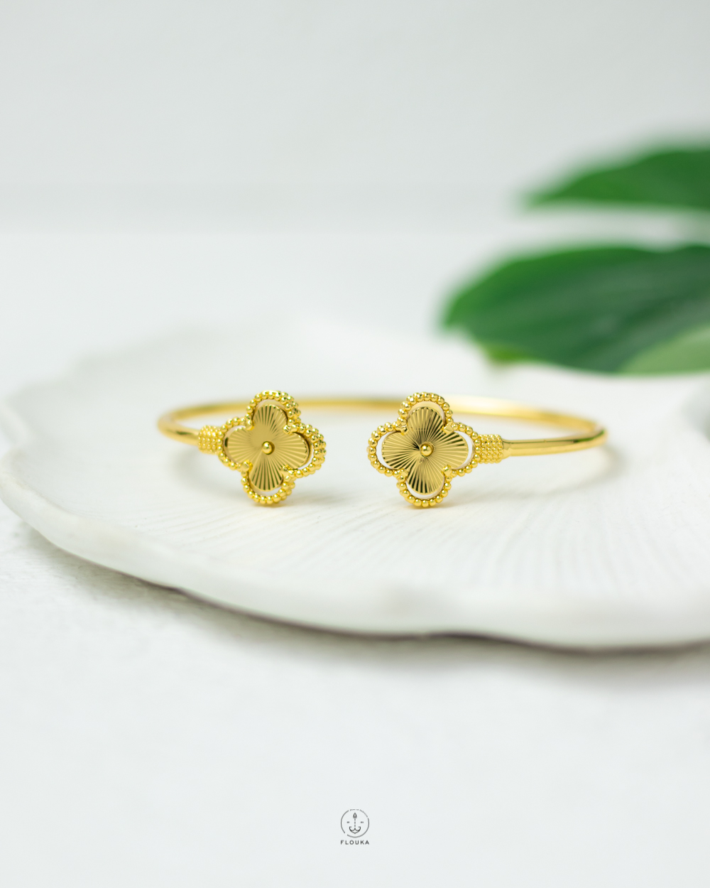 1739897687_o0473-7.jpg vancleef gold bracelet