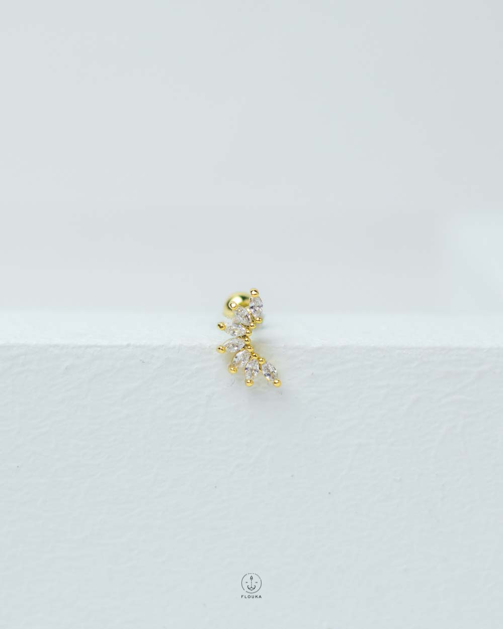 1740688840_c0037-10.jpg curvy staurs piercing