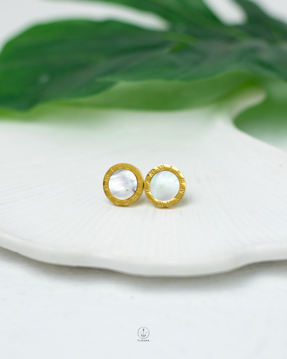 1740955539_e0521-1.jpg white bulgari gold earrings