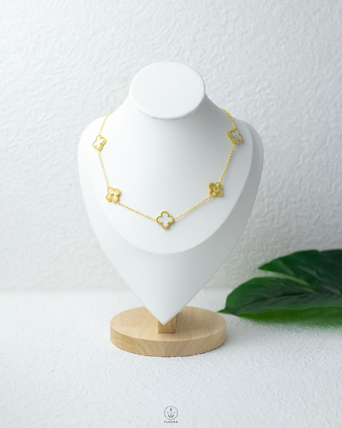 1743291479_n1334.jpg white & gold vancleef necklace