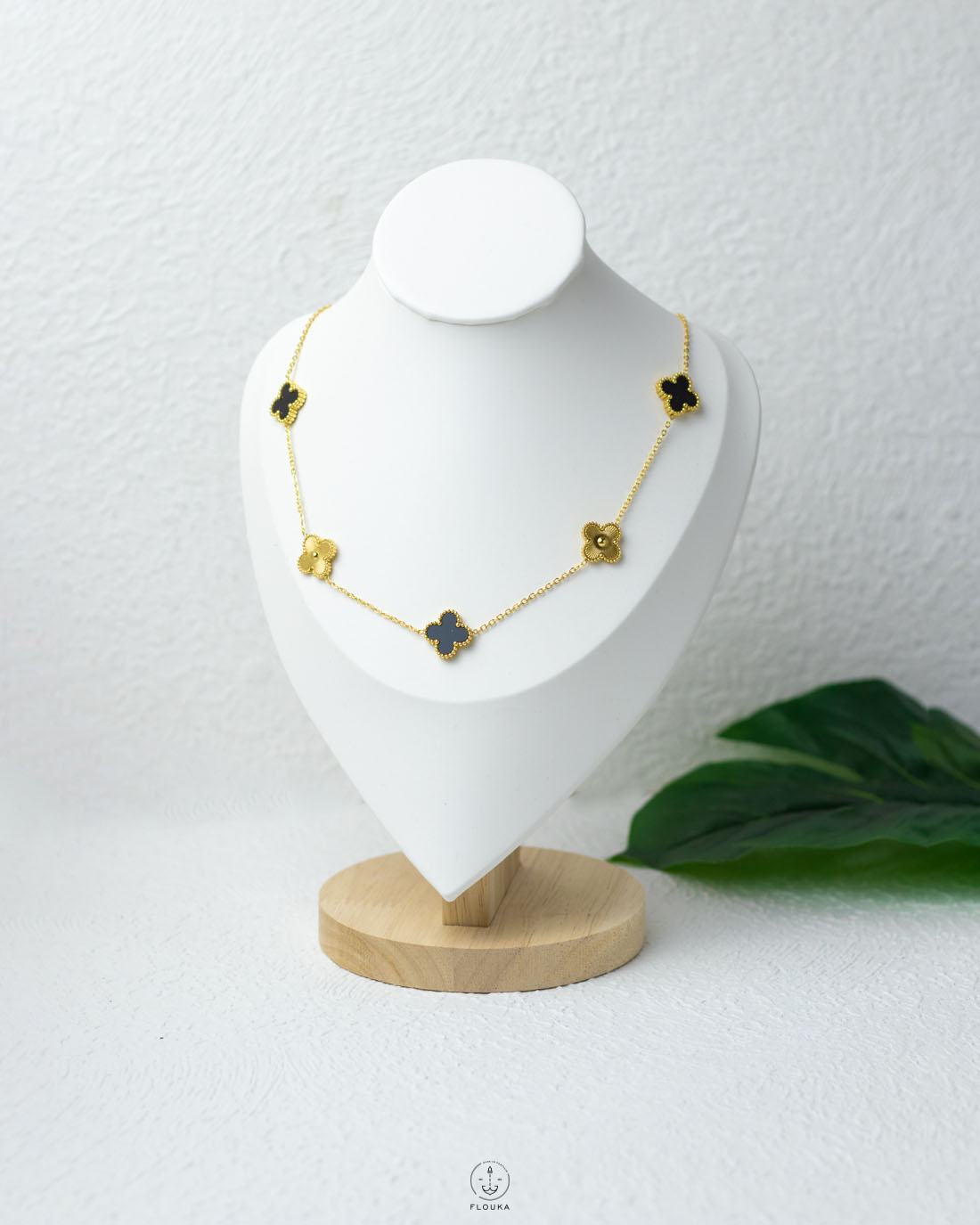 1743291294_n1333.jpg black &gold vancleef necklace