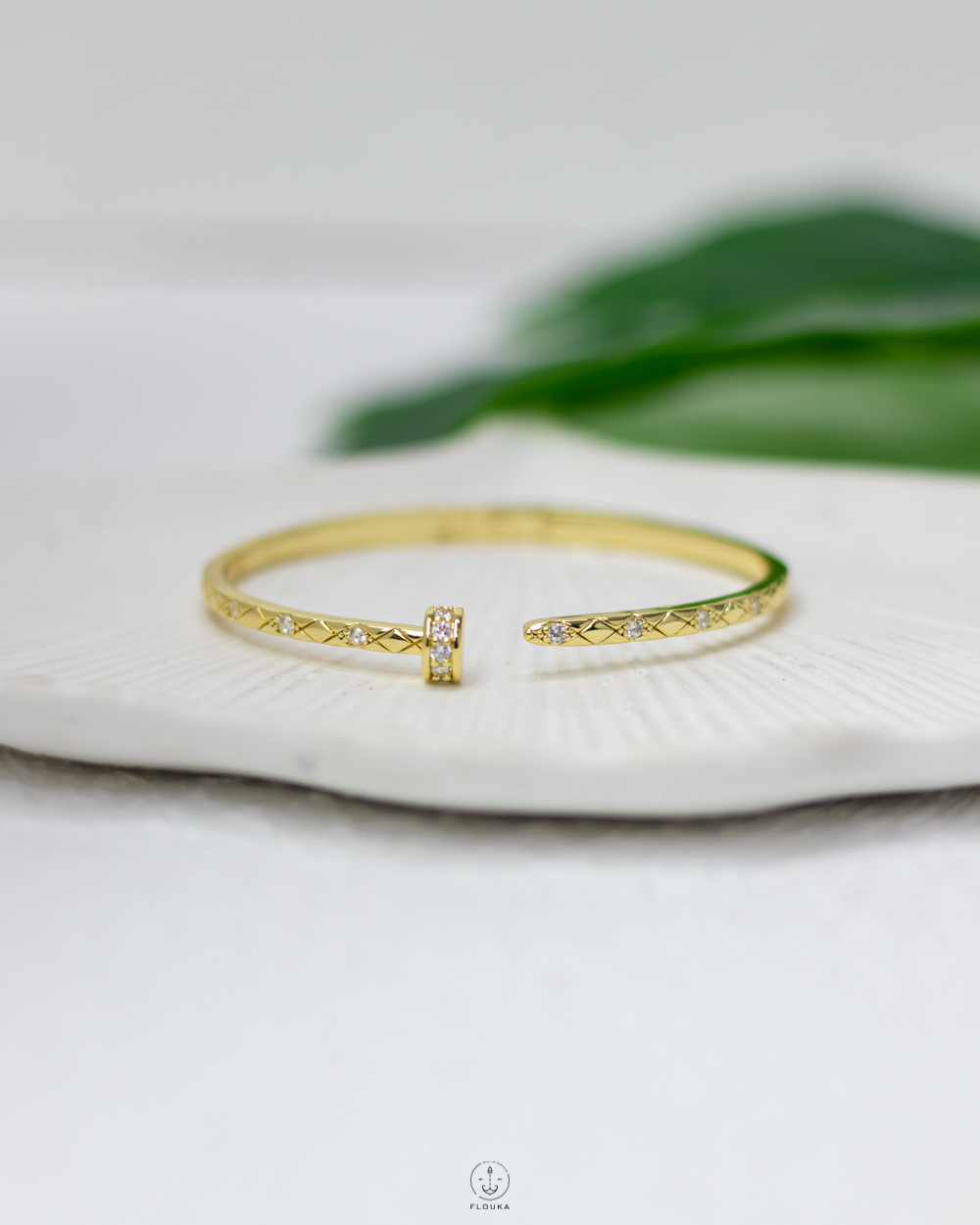 1744725148_o0545.jpg Luxury nail straus gold bracelet