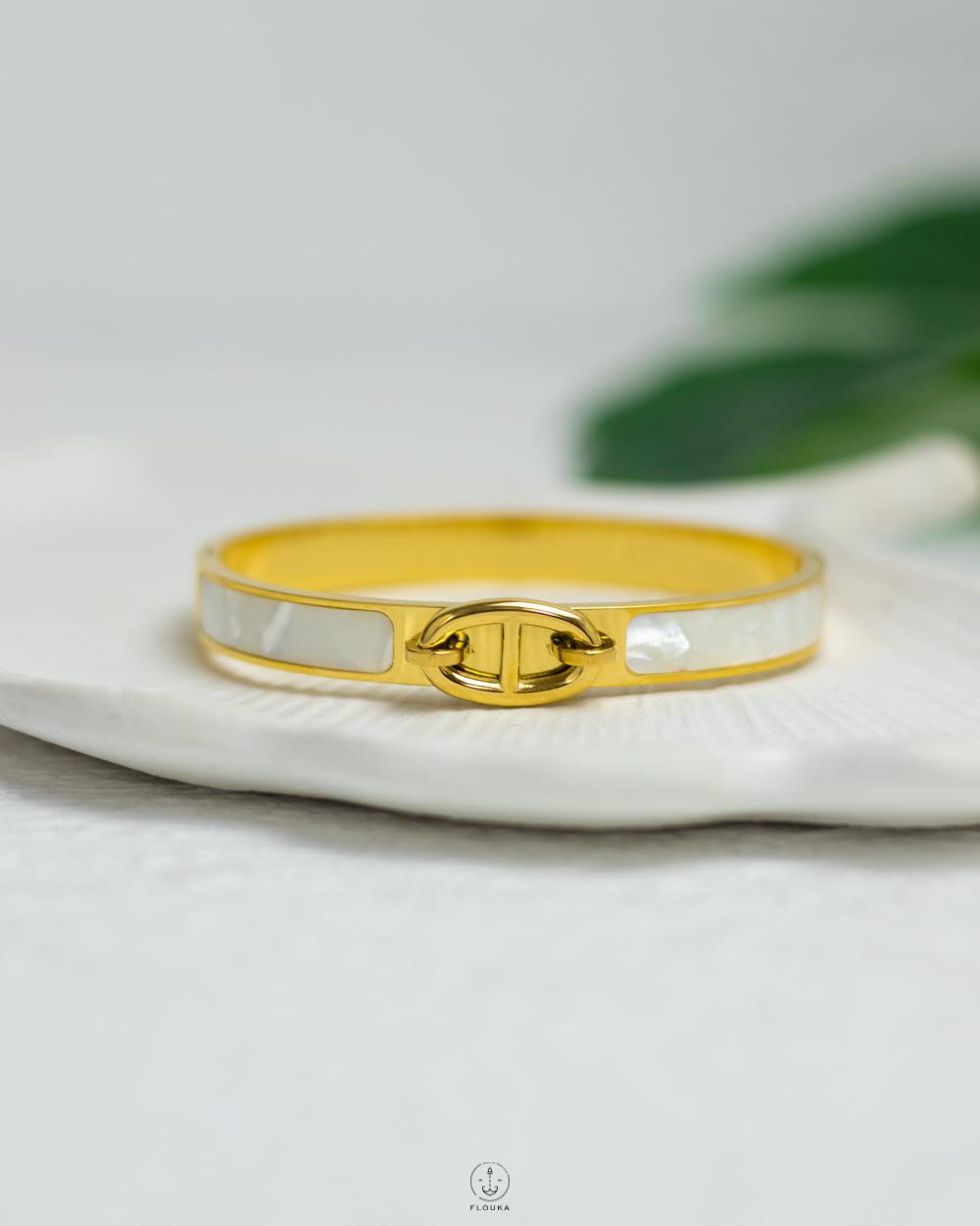 1744811280_o0578.jpg white gold bracelet